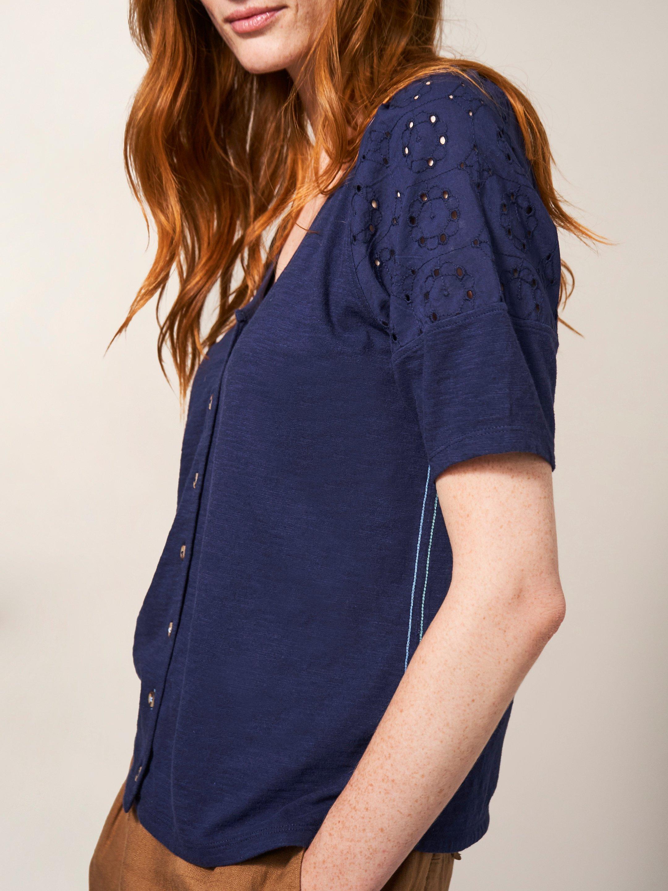 BRODERIE MIX TWO WAY TOP in FR NAVY - MODEL DETAIL