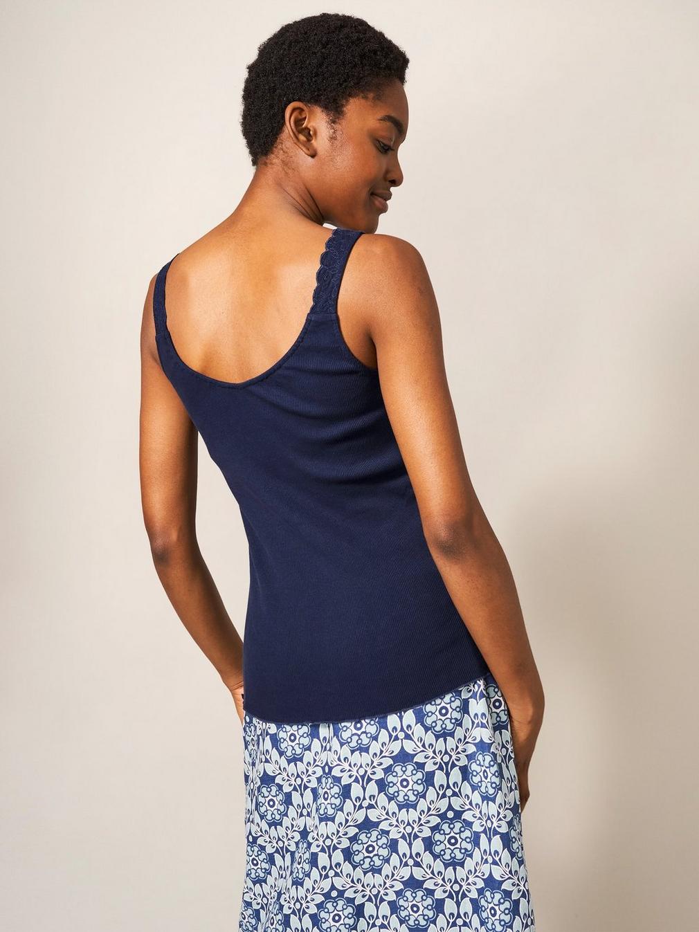 SEABREEZE VEST V NECK in FR NAVY - MODEL BACK