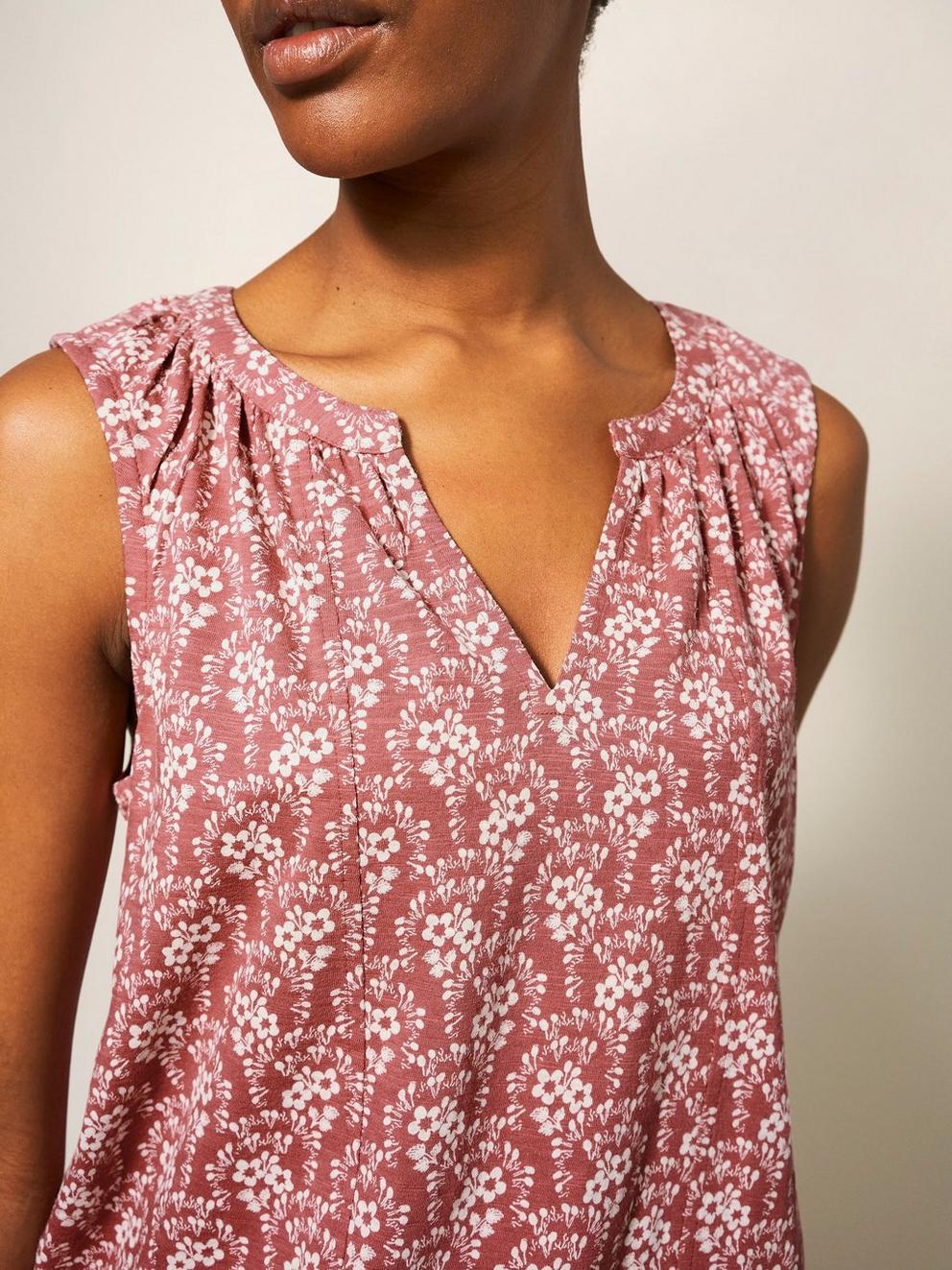 SUNRISE PRINT VEST in PINK PR - MODEL DETAIL