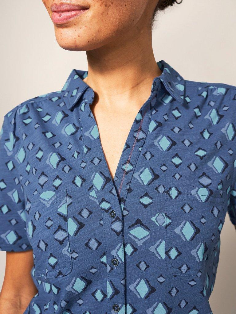 Penny Pocket Cotton Jersey Shirt in BLUE PR - MODEL DETAIL