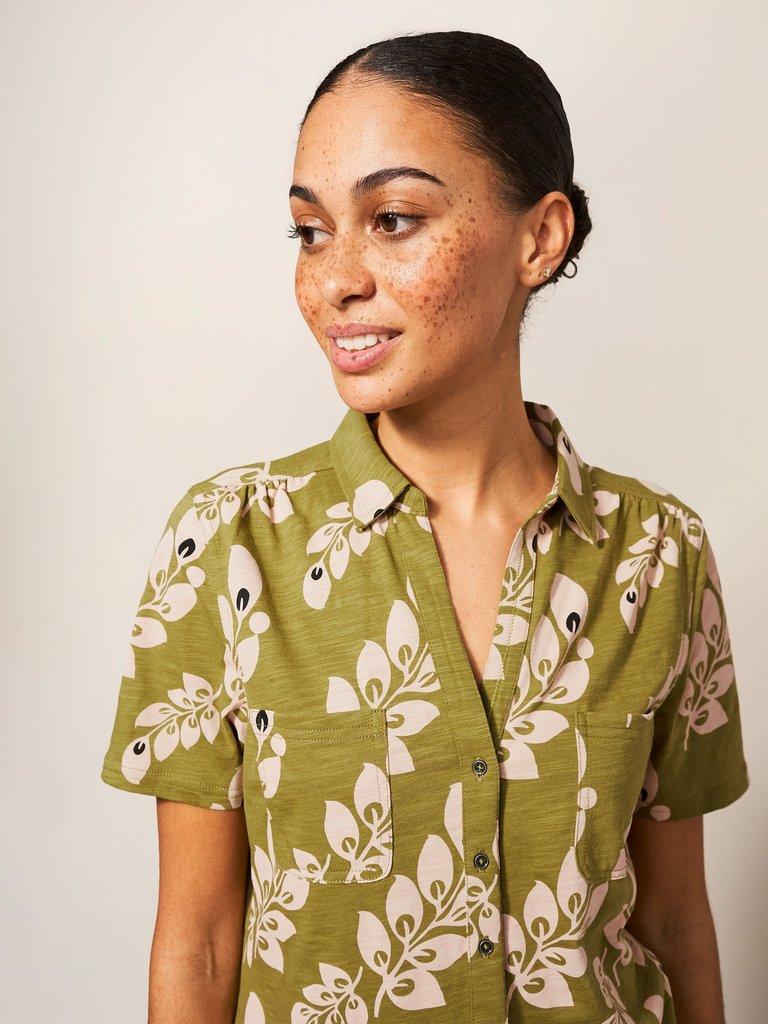 Penny Pocket Cotton Jersey Shirt in GREEN PR - MODEL DETAIL