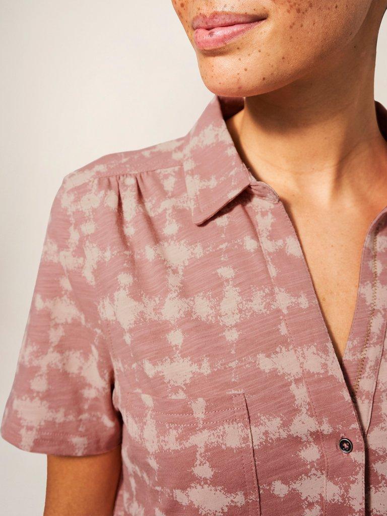 Penny Pocket Cotton Jersey Shirt in PINK PR - MODEL DETAIL