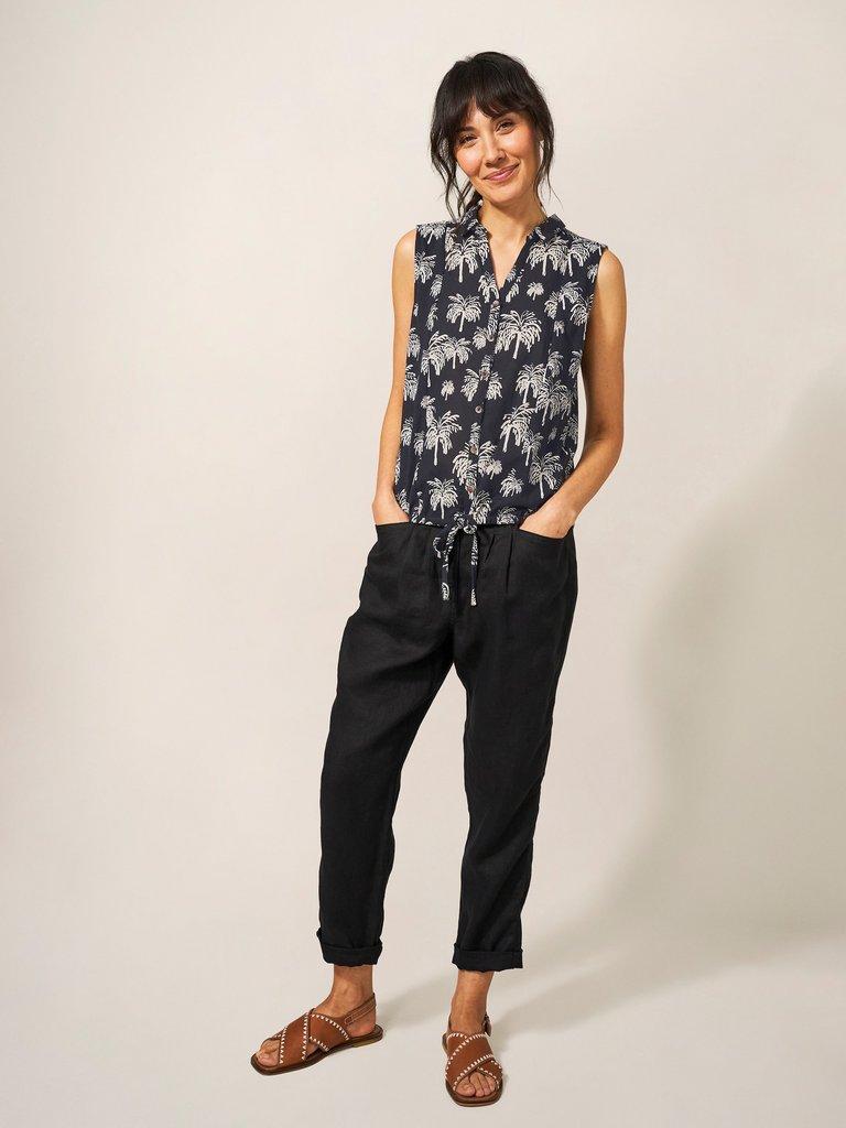 FLOWING GRASSES JERSEY SHIRT in BLK PR - MODEL FRONT