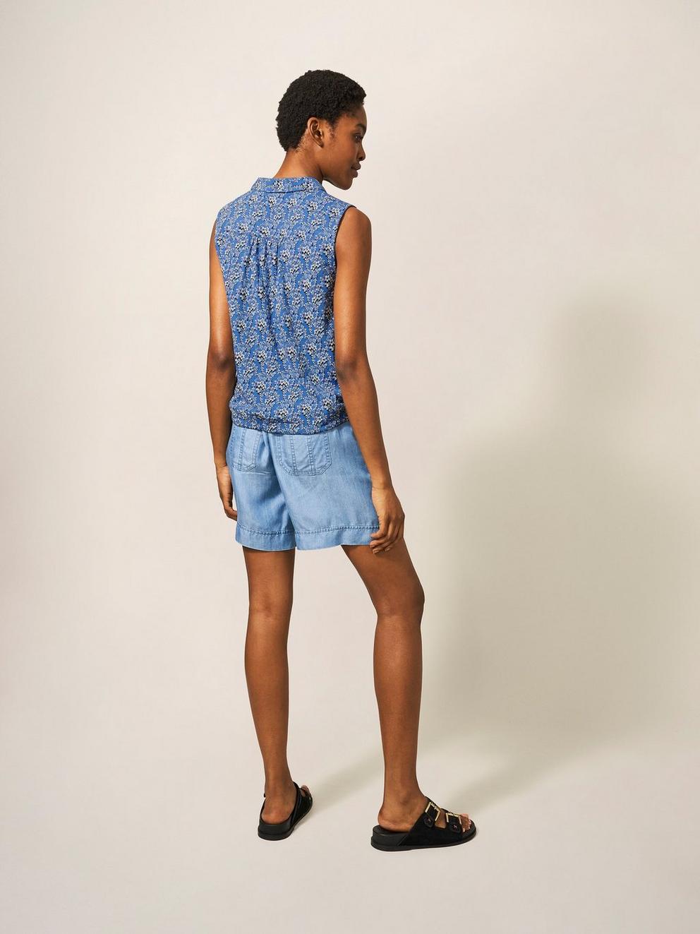 FLOWING GRASSES JERSEY SHIRT in BLUE PR - MODEL BACK