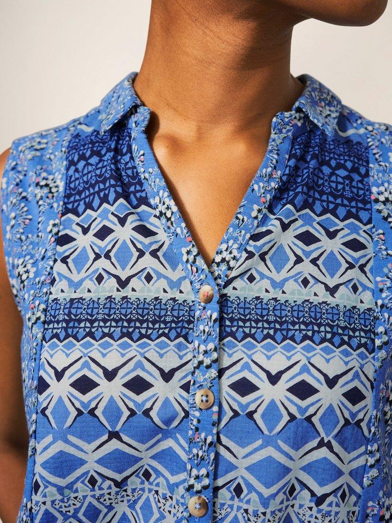 FLOWING GRASSES JERSEY SHIRT in BLUE PR - MODEL DETAIL