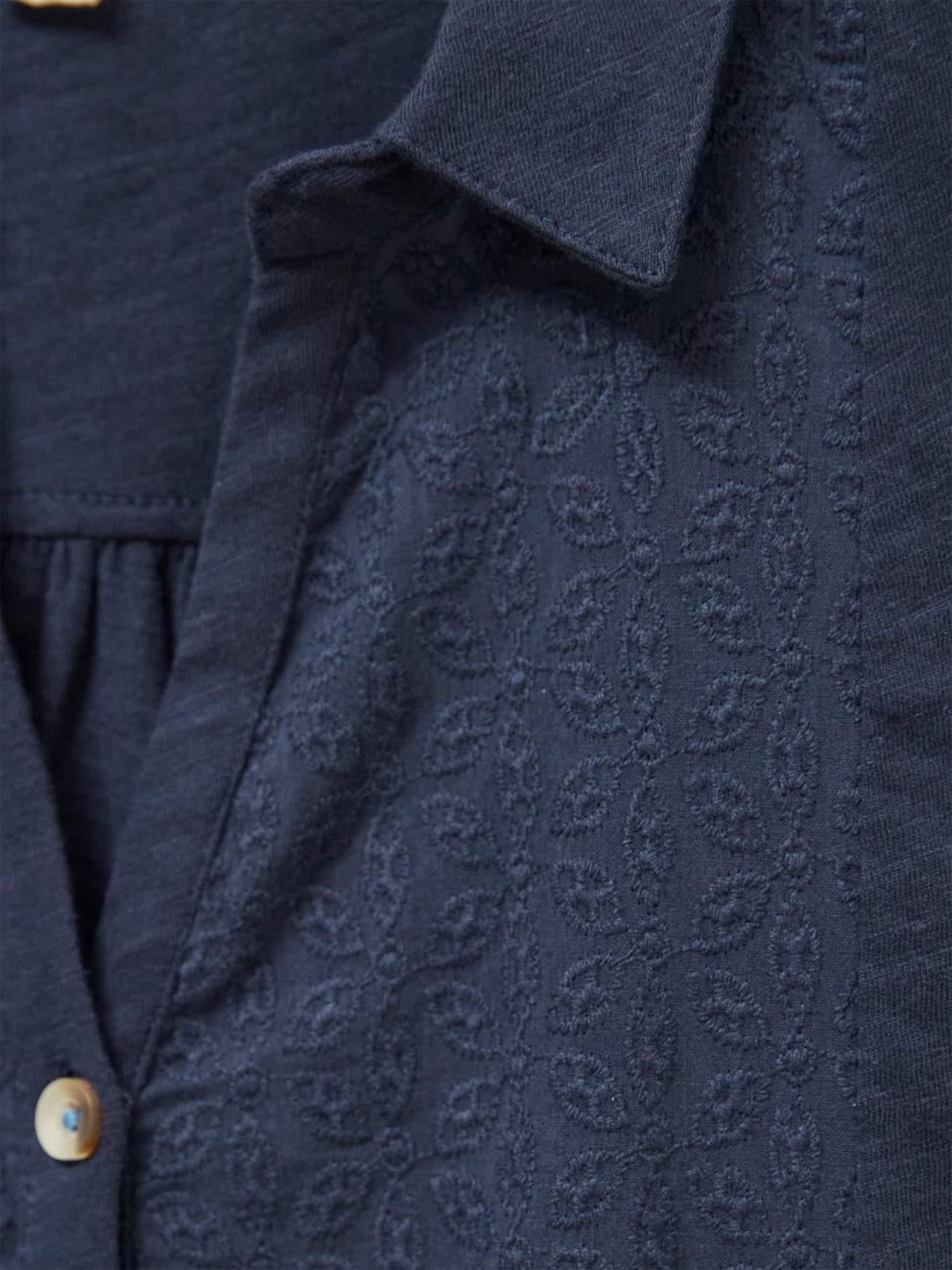 FLOWING GRASSES JERSEY SHIRT in FR NAVY - FLAT DETAIL