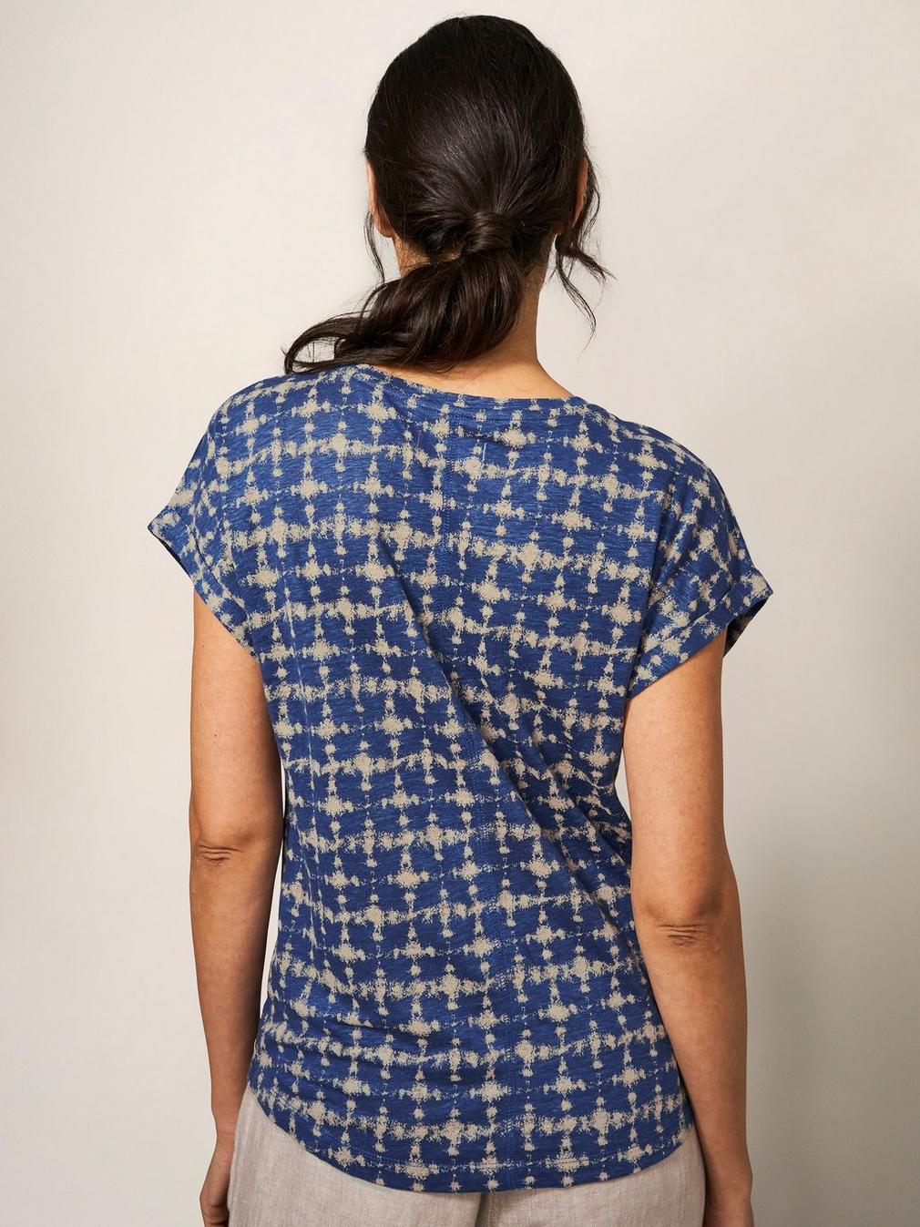 LINEN SUNSHINE TEE in BLUE PR - MODEL BACK