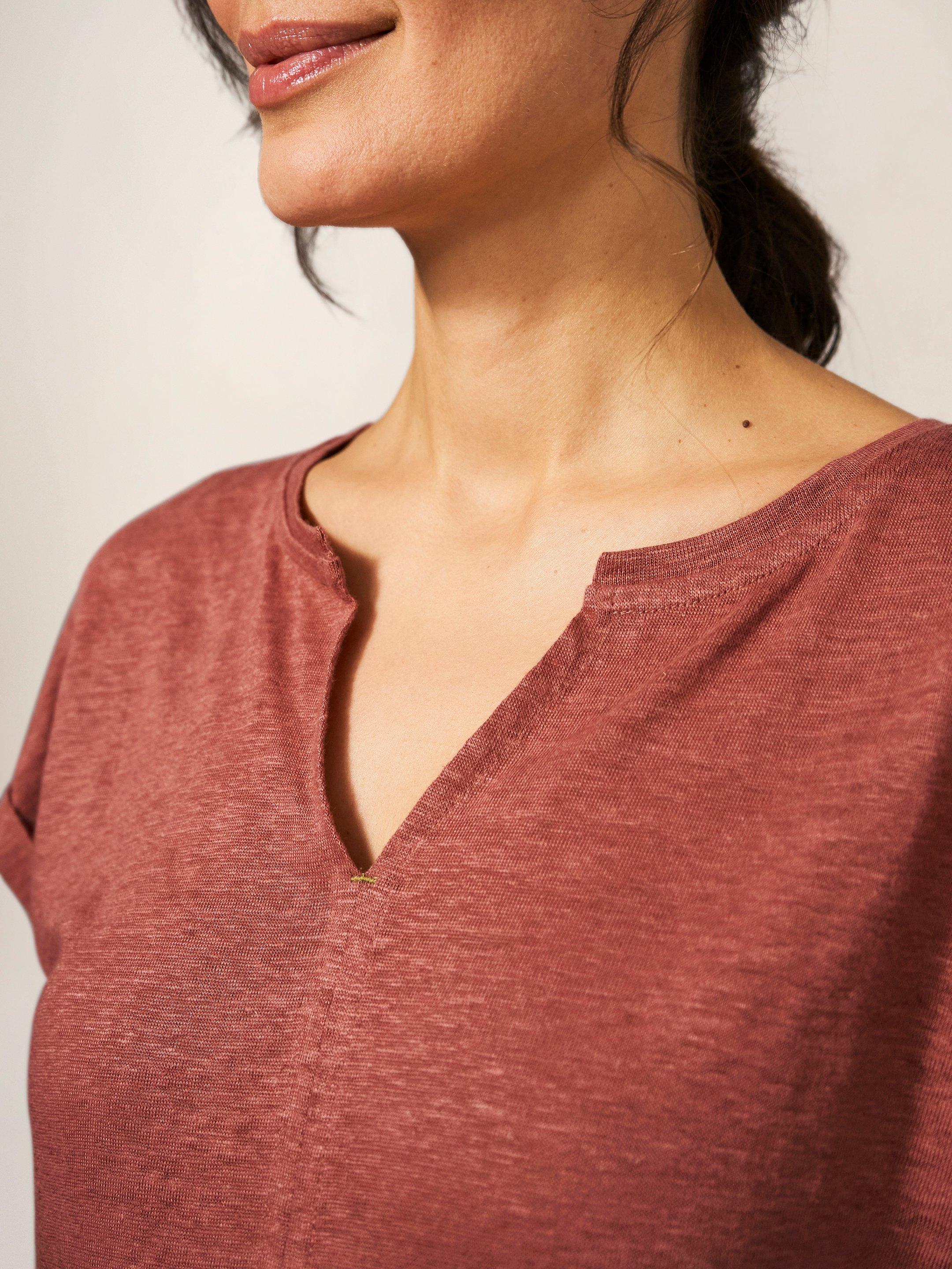 LINEN SUNSHINE TEE in LGT PINK - MODEL DETAIL