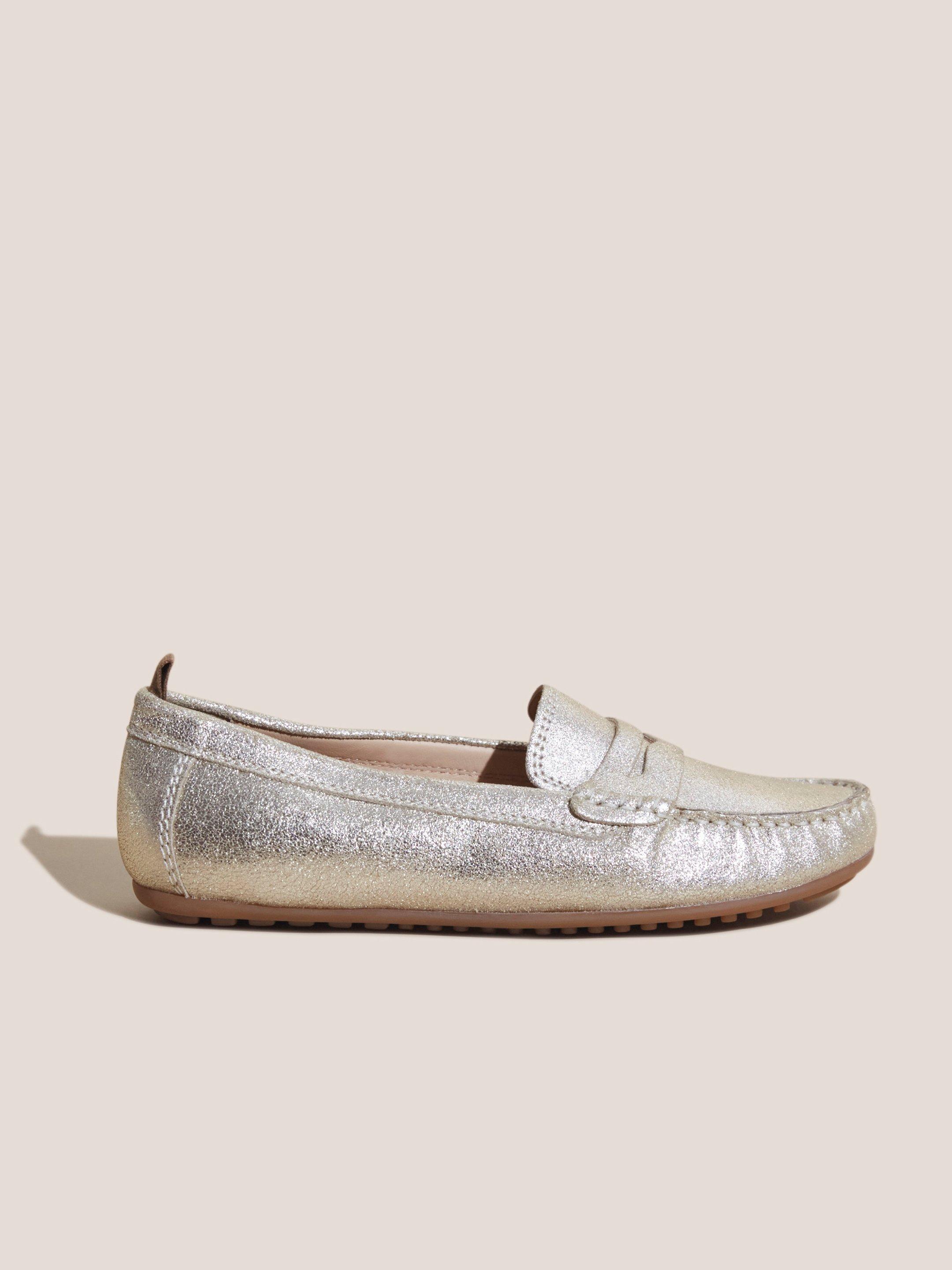 Leather Driving Moccasin in GLD TN MET - MODEL FRONT