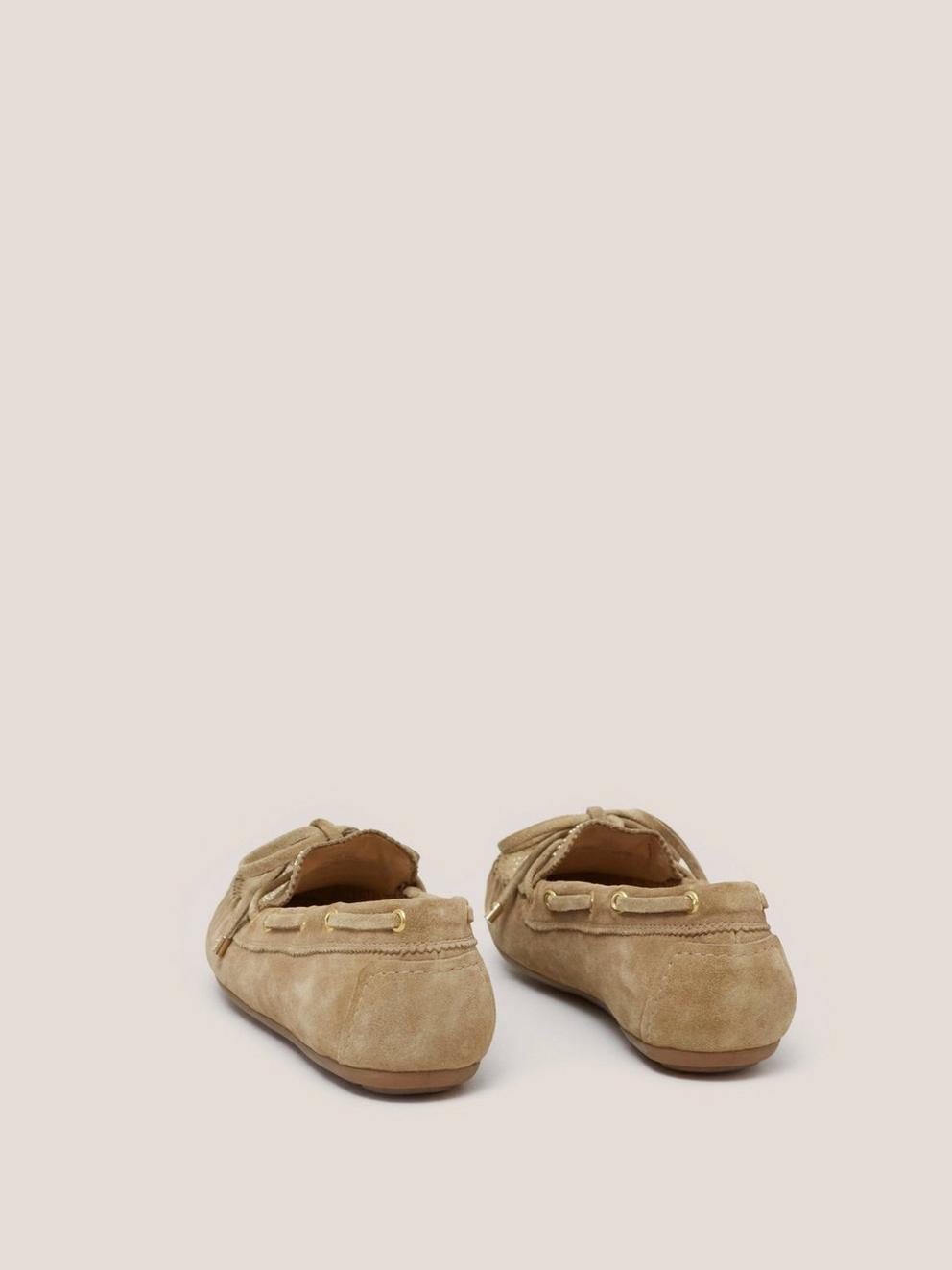 Pinstud Suede Moccasin in LGT NAT - FLAT BACK