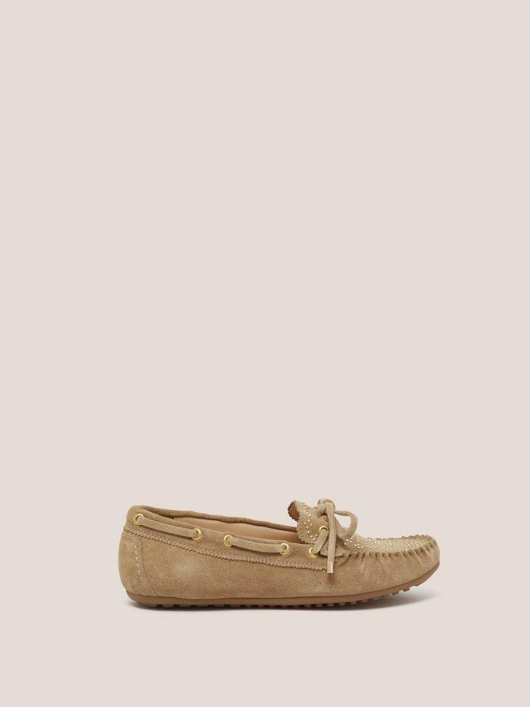 Pinstud Suede Moccasin in LGT NAT - MODEL FRONT