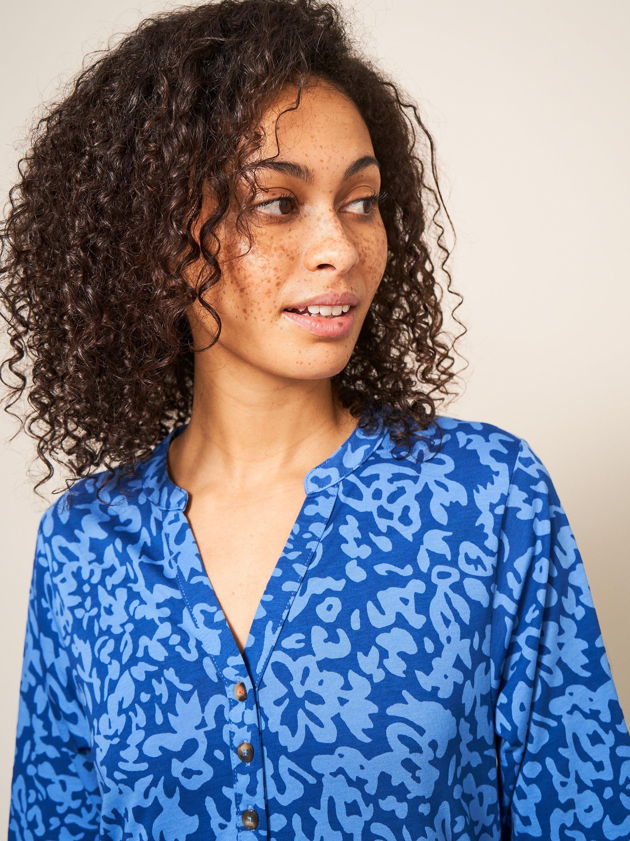Sabina Jersey Dress in BLUE MLT - MODEL DETAIL