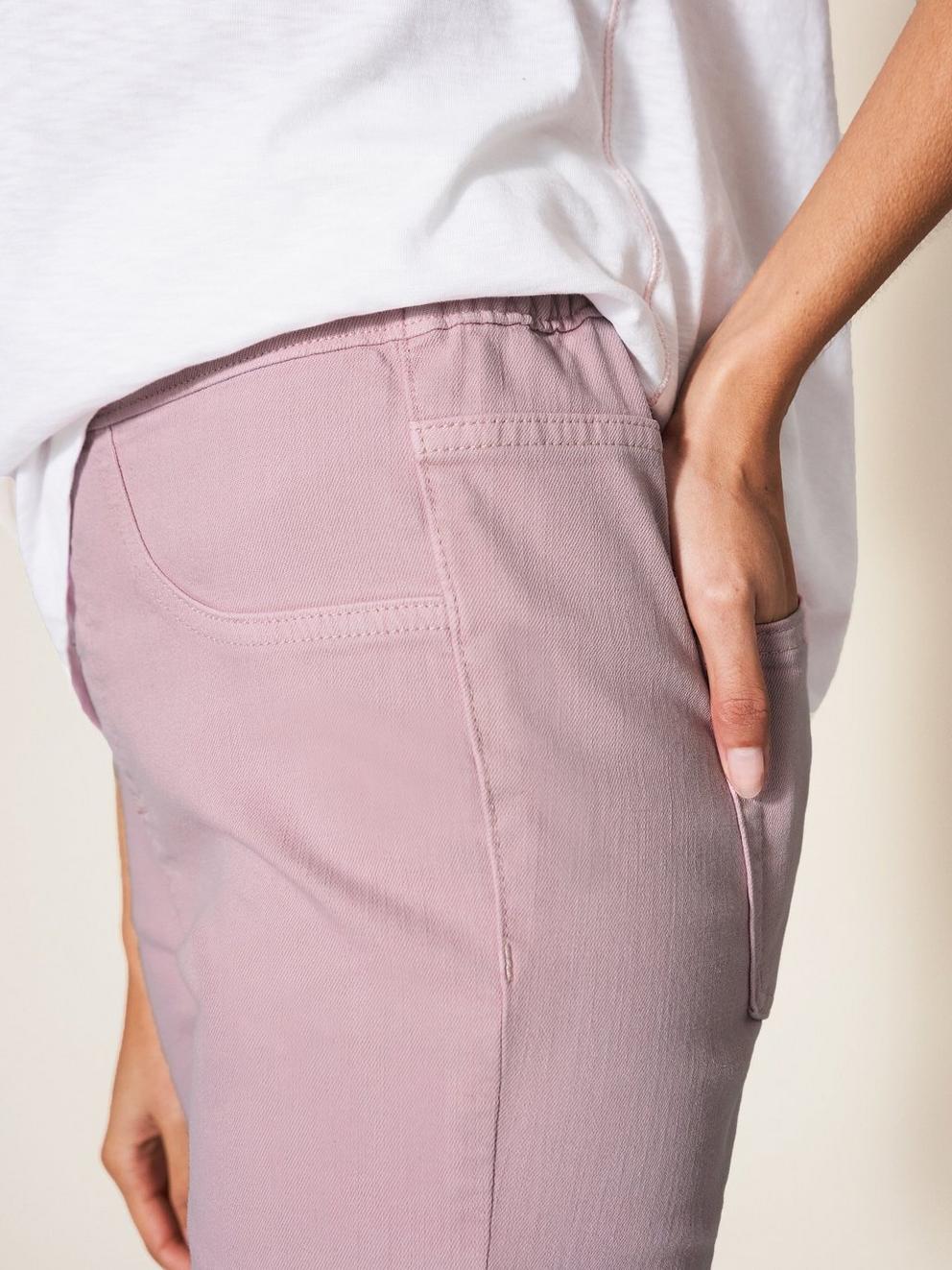 Janey Cropped Jegging in DUS PINK - MODEL DETAIL