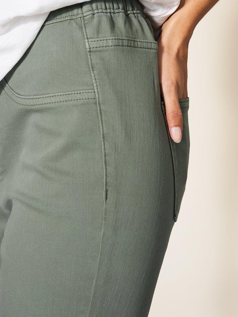 Janey Cropped Jegging in LGT GREEN - MODEL DETAIL