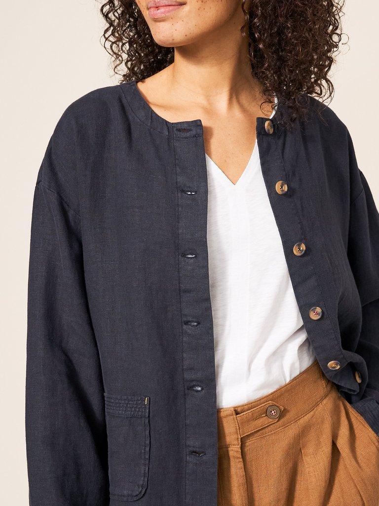 Tabby Linen Jacket in PURE BLK - MODEL DETAIL