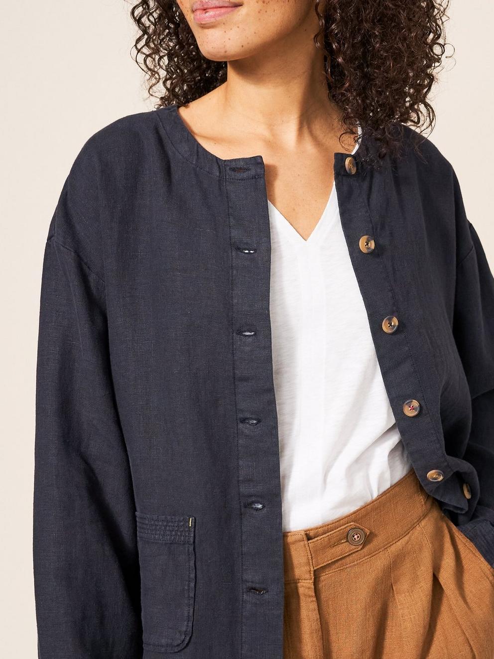 Tabby Linen Jacket in PURE BLK - MODEL DETAIL