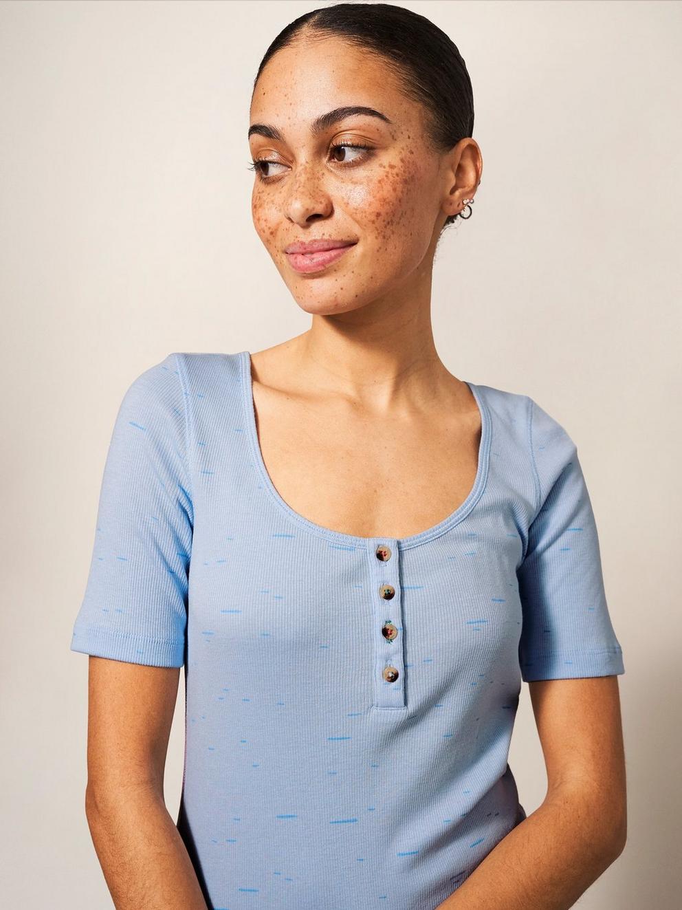 SHERBET TEE in BLUE PR - MODEL DETAIL