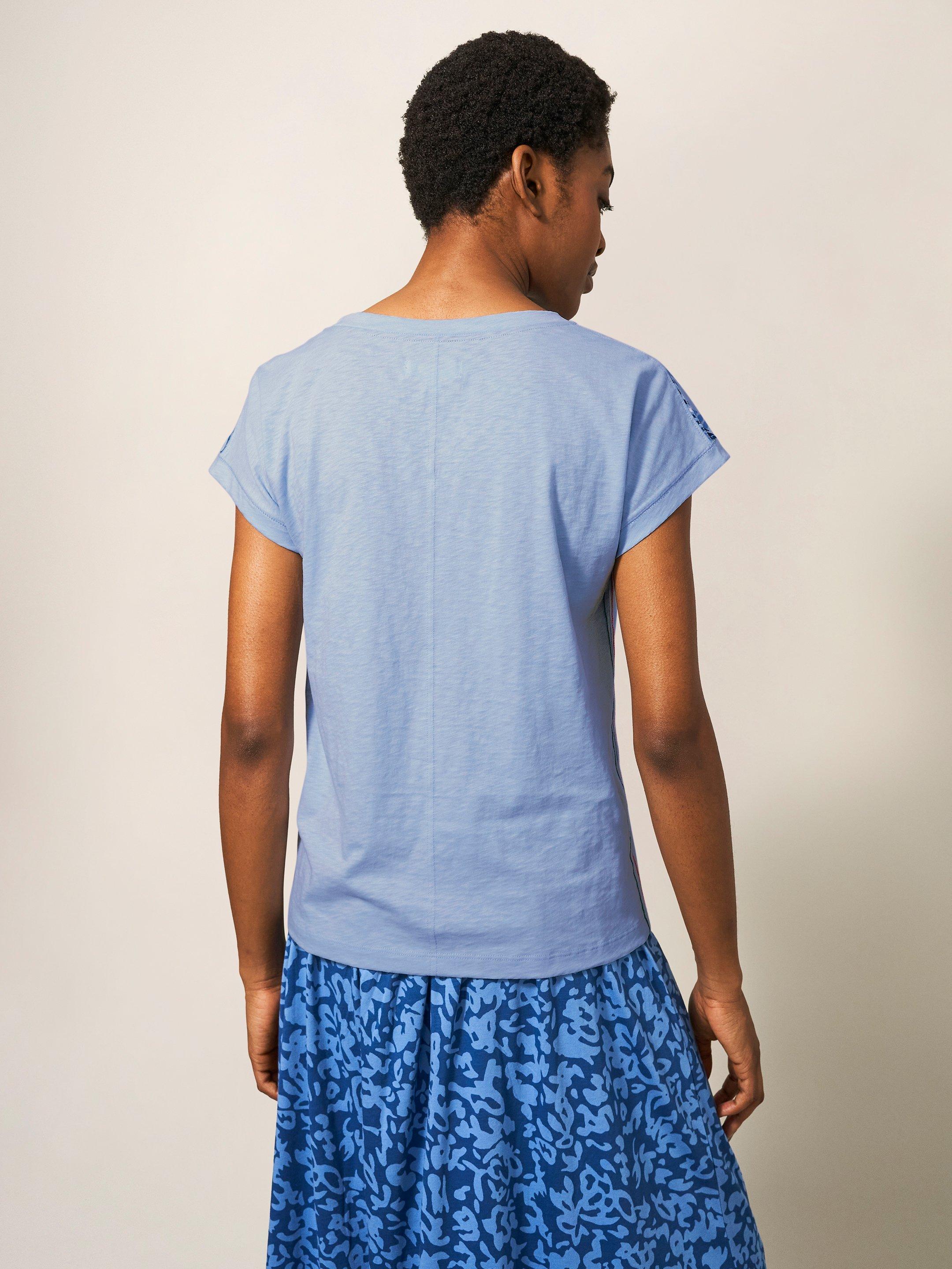 Nelly Print Teeshirt in BLUE MLT - MODEL BACK