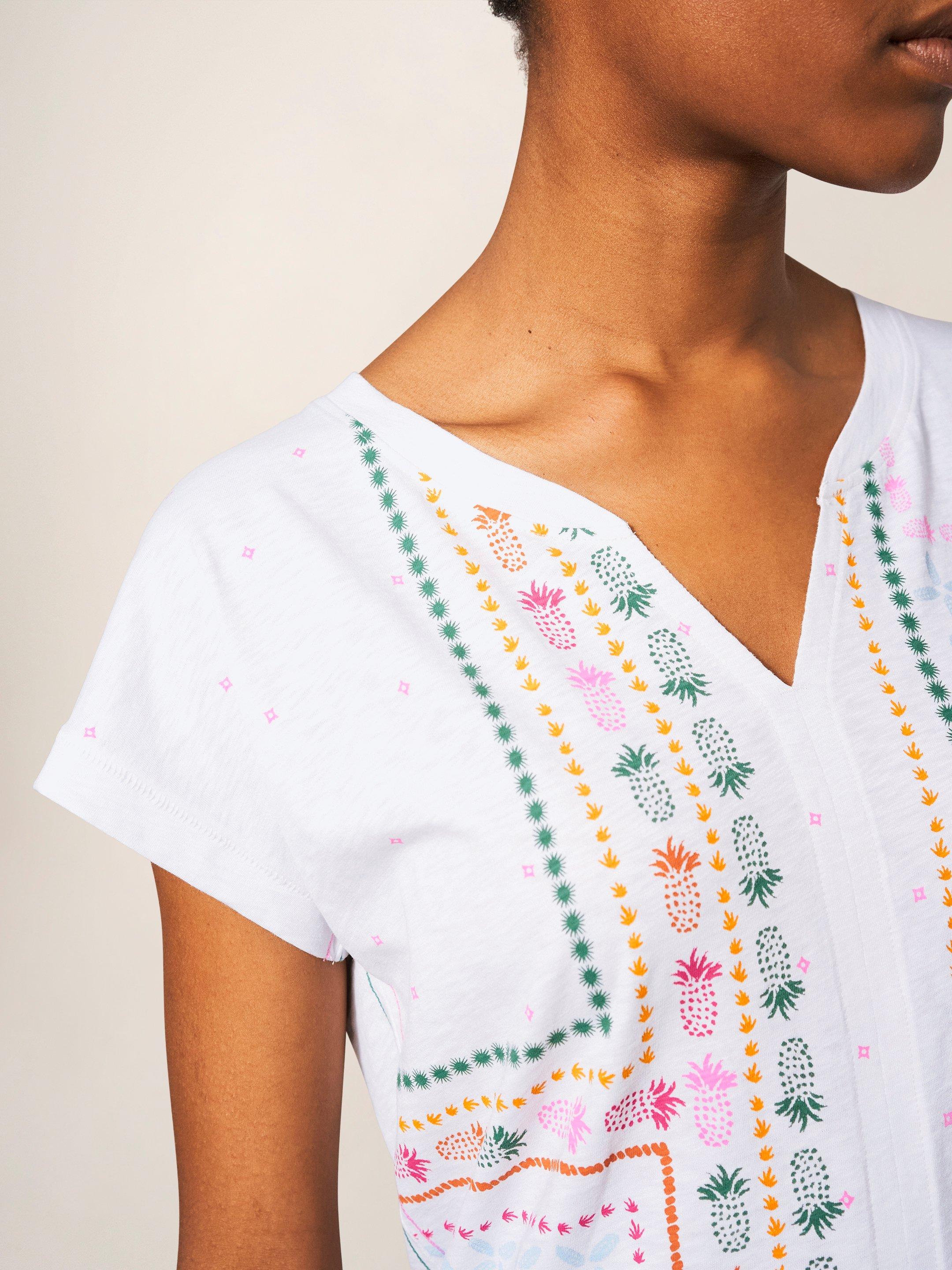 Nelly Print Teeshirt in WHITE PR - MODEL DETAIL