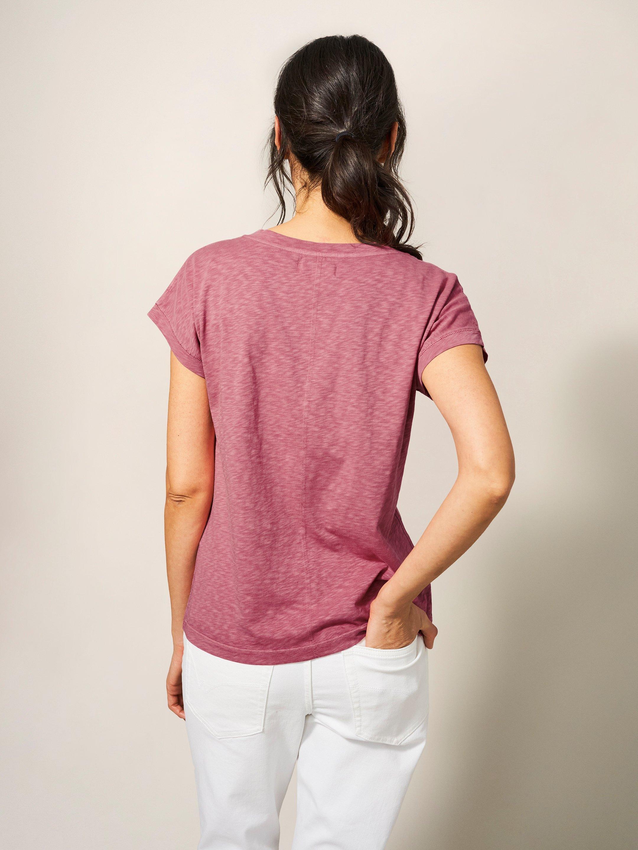 NELLY TEE in DUS PINK - MODEL BACK