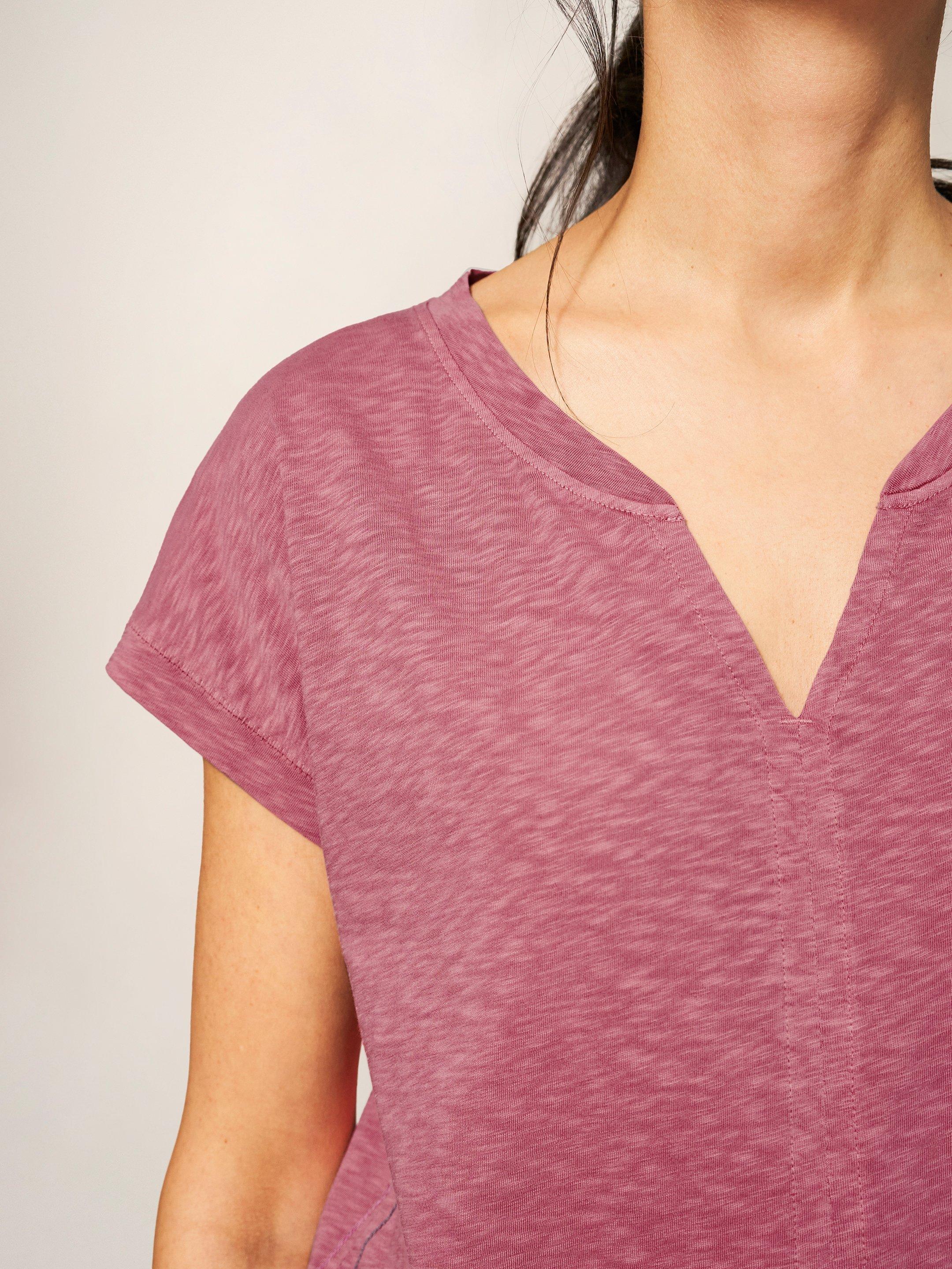 NELLY TEE in DUS PINK - MODEL DETAIL