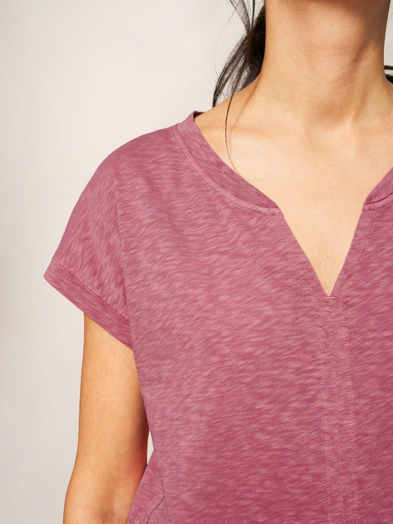 NELLY TEE in DUS PINK - MODEL DETAIL
