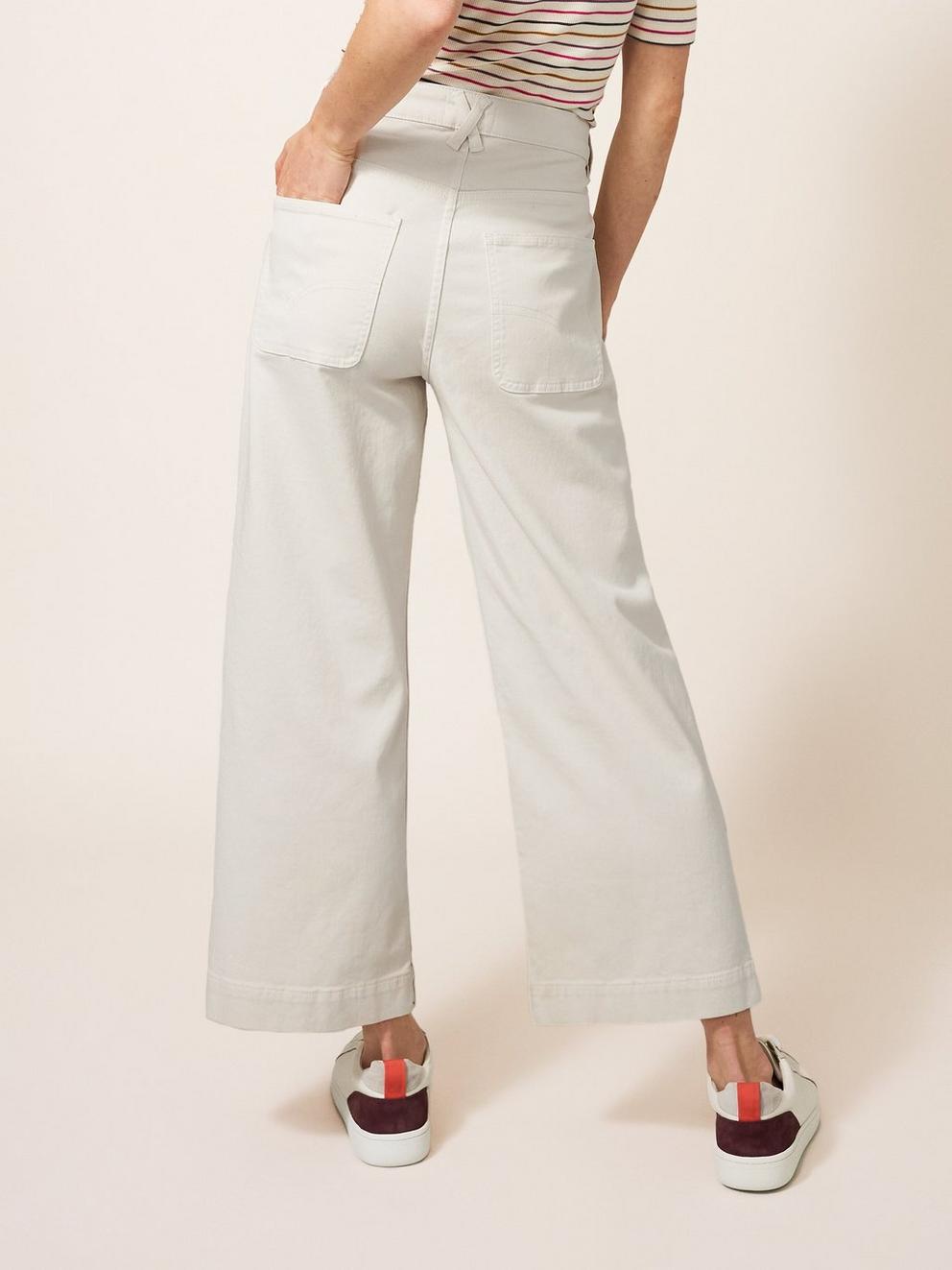 Tia Wide Leg Cropped Jean in LGT NAT - MODEL BACK