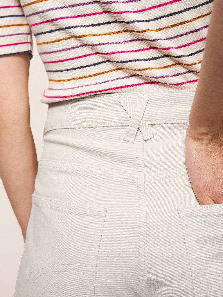 Tia Wide Leg Cropped Jean in LGT NAT - MODEL DETAIL