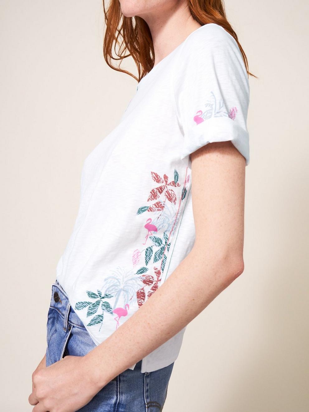 ANNABEL PRINT TEE in WHITE PR - MODEL DETAIL