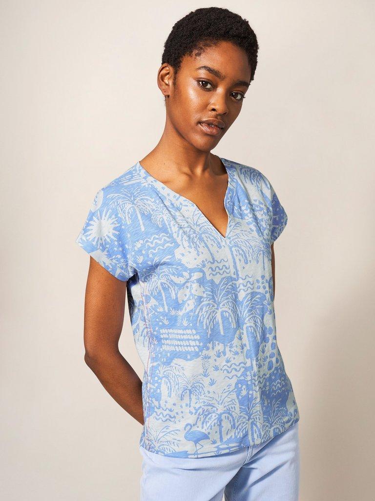 NELLY PRINT TEE in BLUE PR - LIFESTYLE