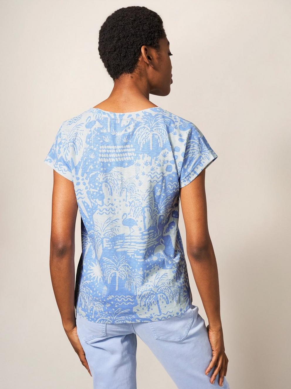 NELLY PRINT TEE in BLUE PR - MODEL BACK