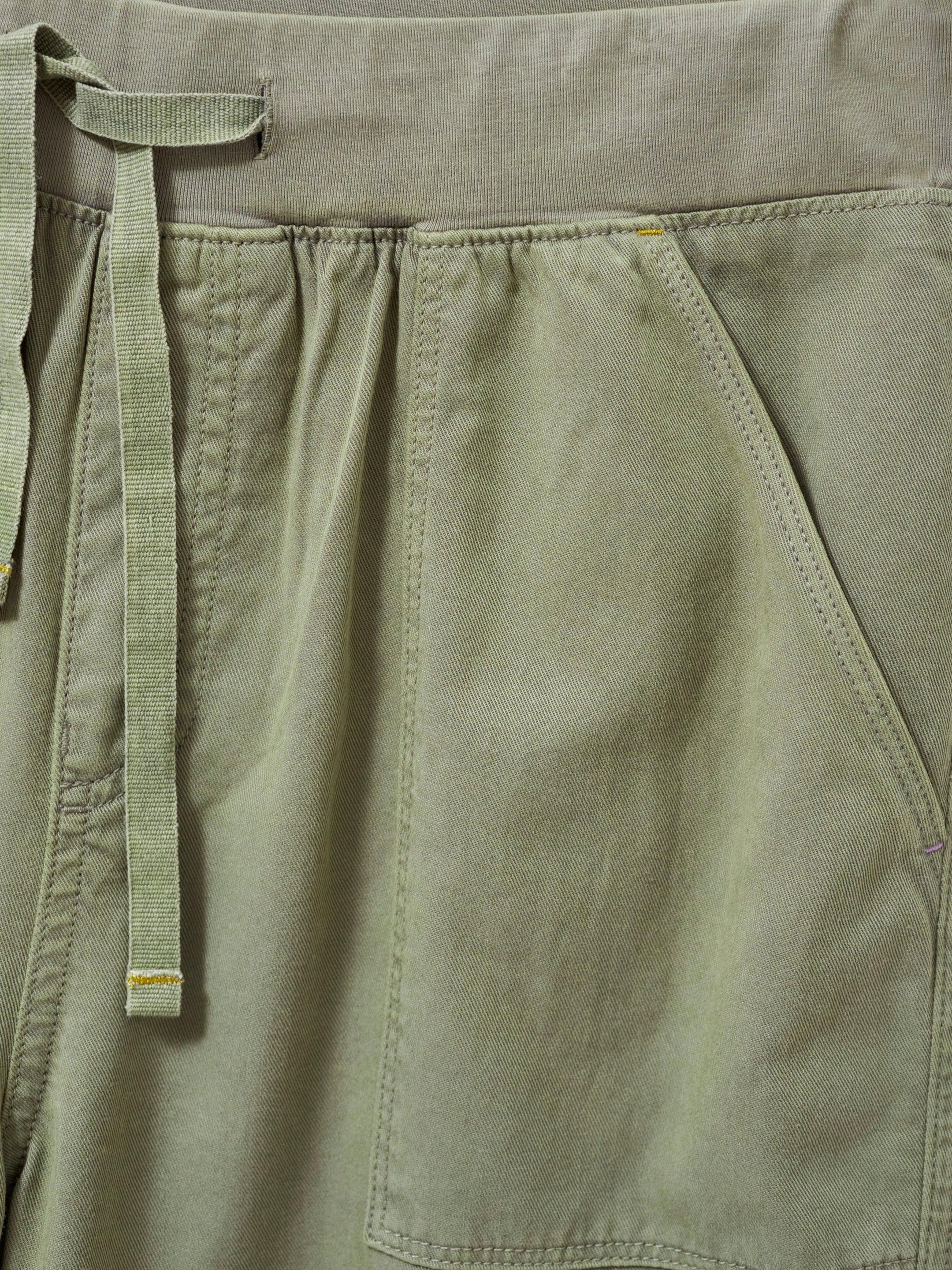 Frederika Trouser in MID GREEN - FLAT DETAIL