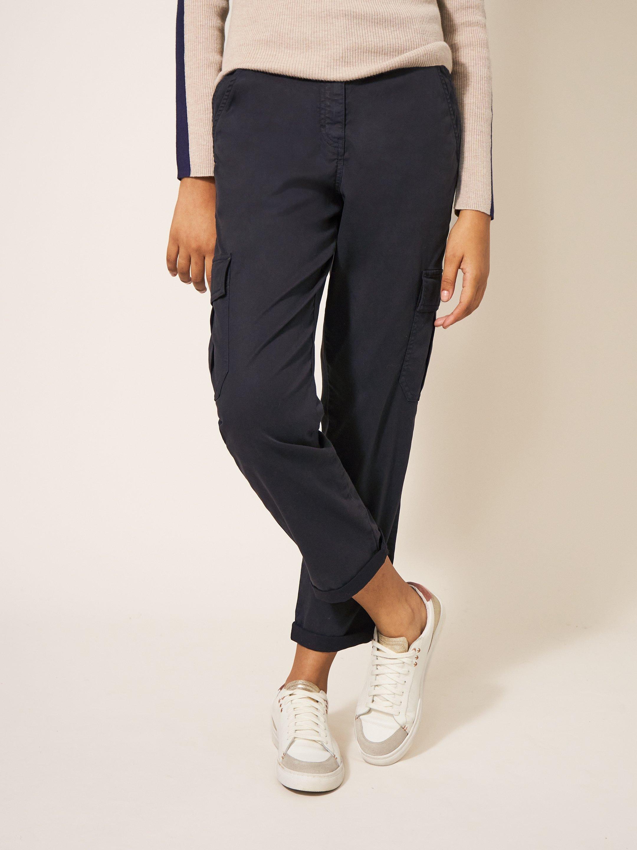 Everleigh Cargo Trouser in WASHED BLK - MODEL DETAIL