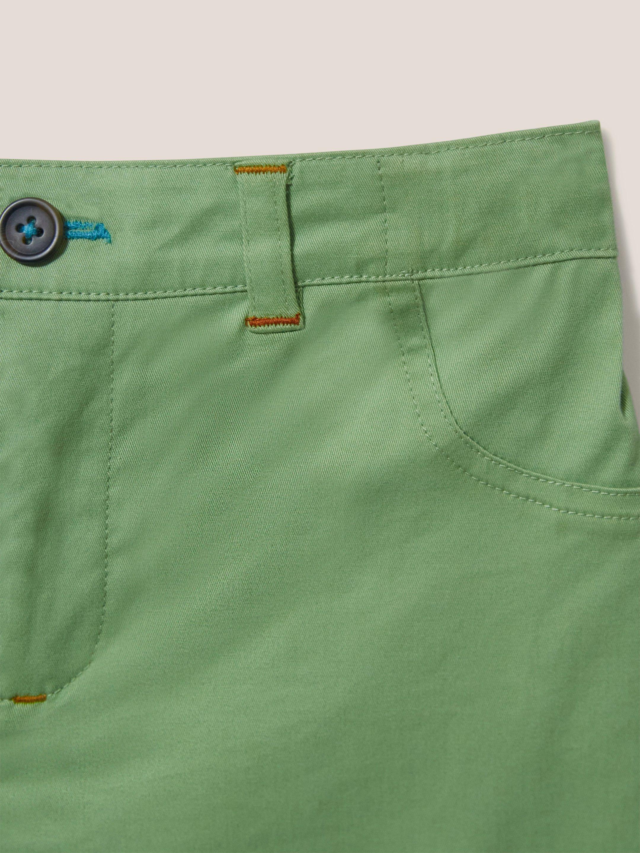 Cole Chino Short in MID GREEN - FLAT DETAIL