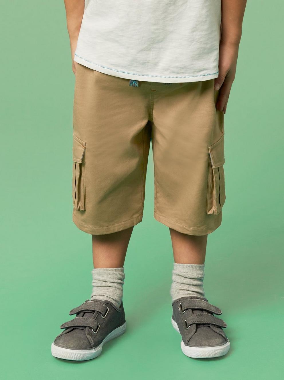 Carter Cargo Short in LGT NAT - MODEL DETAIL