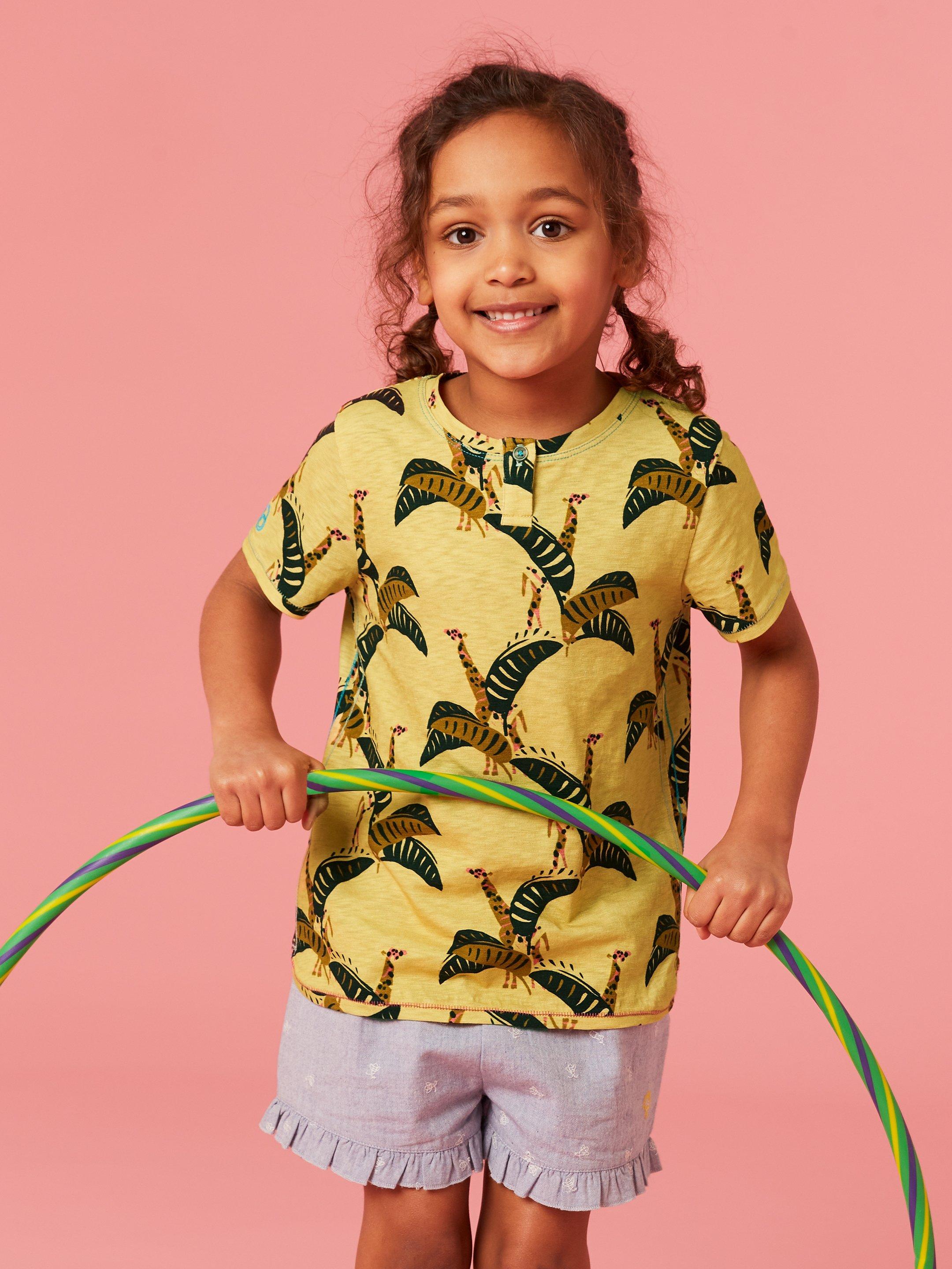 Casey Printed SS T Shirt in YELLOW MLT - MODEL DETAIL