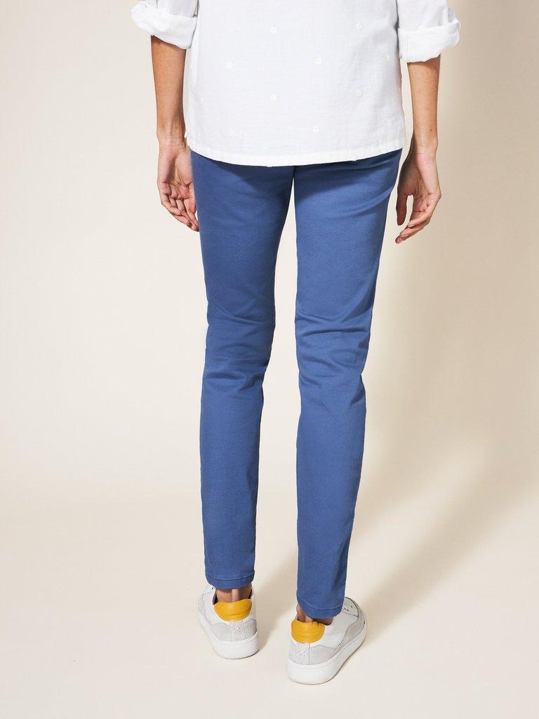 Janey Skinny Leg Jegging in MID BLUE - MODEL BACK