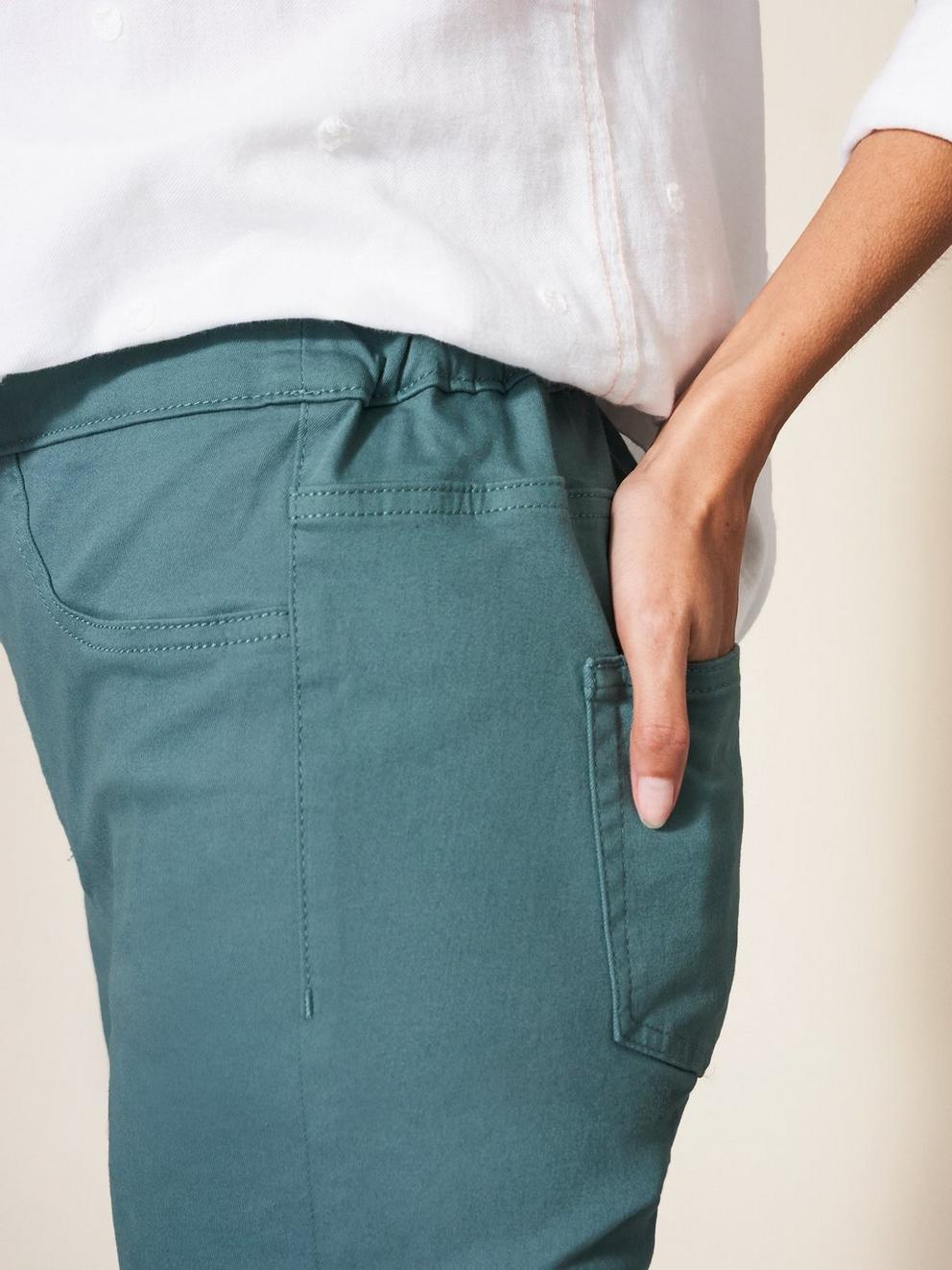 Janey Skinny Leg Jegging in MID TEAL - MODEL DETAIL