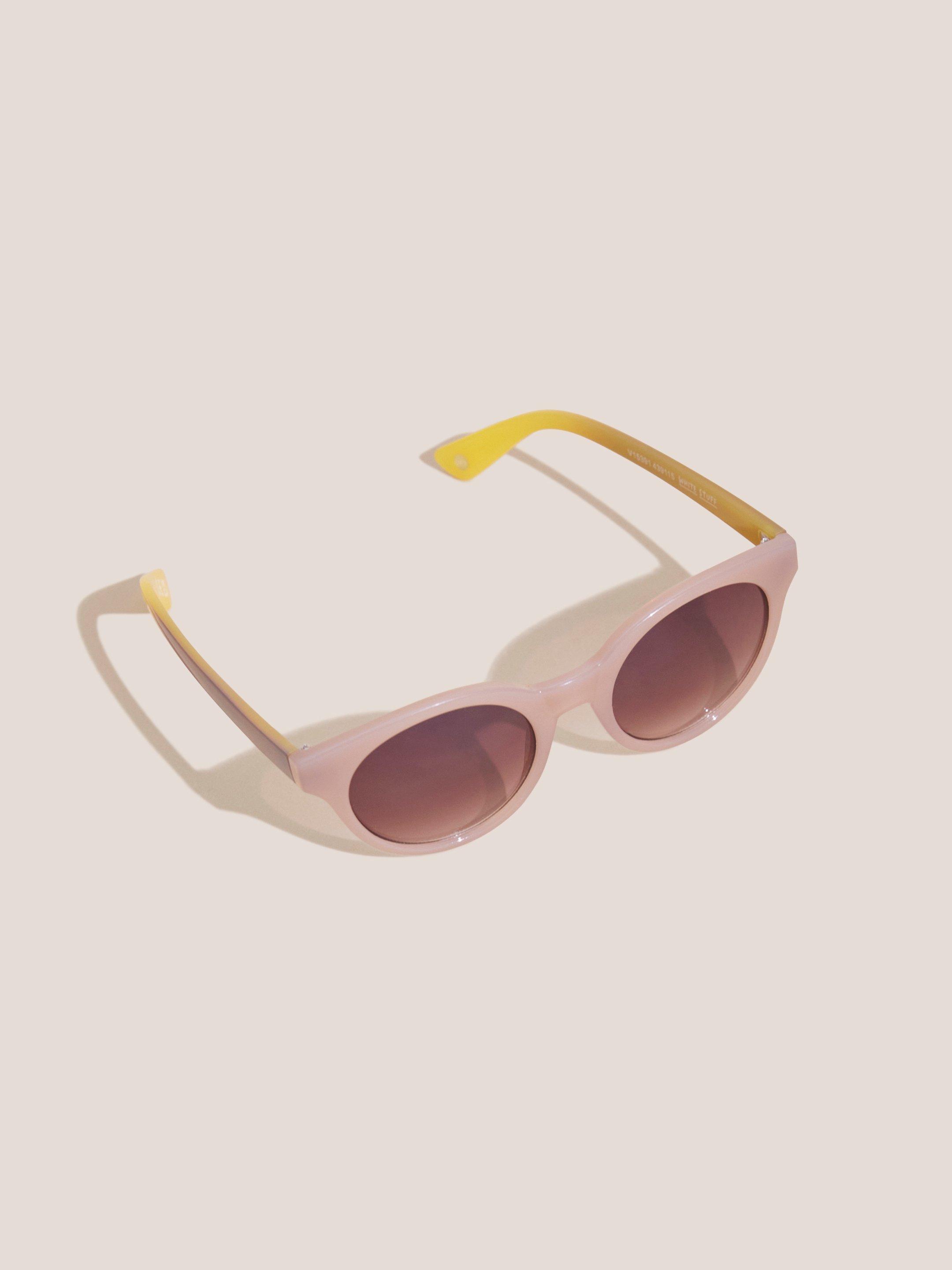 Round Preppy Sunglasses in DUS PINK - FLAT DETAIL