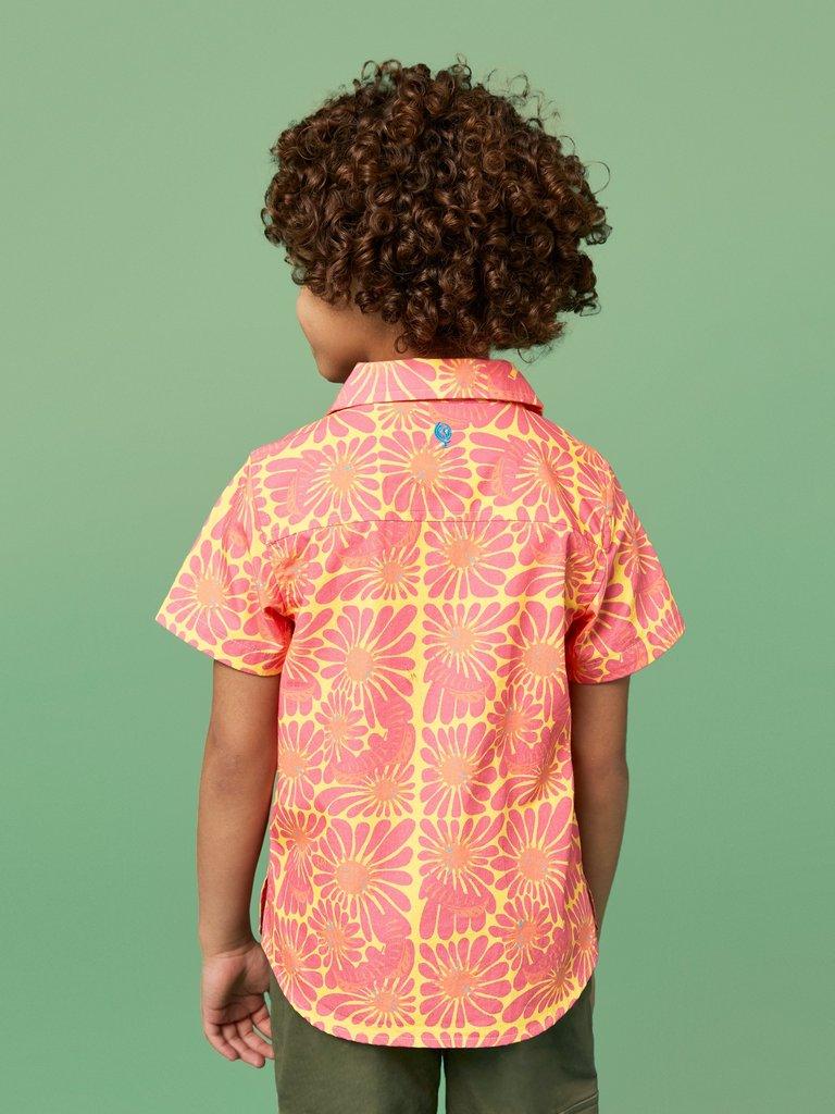 Sunny Flower Printed SS Shirt in CORAL MLT - MODEL BACK