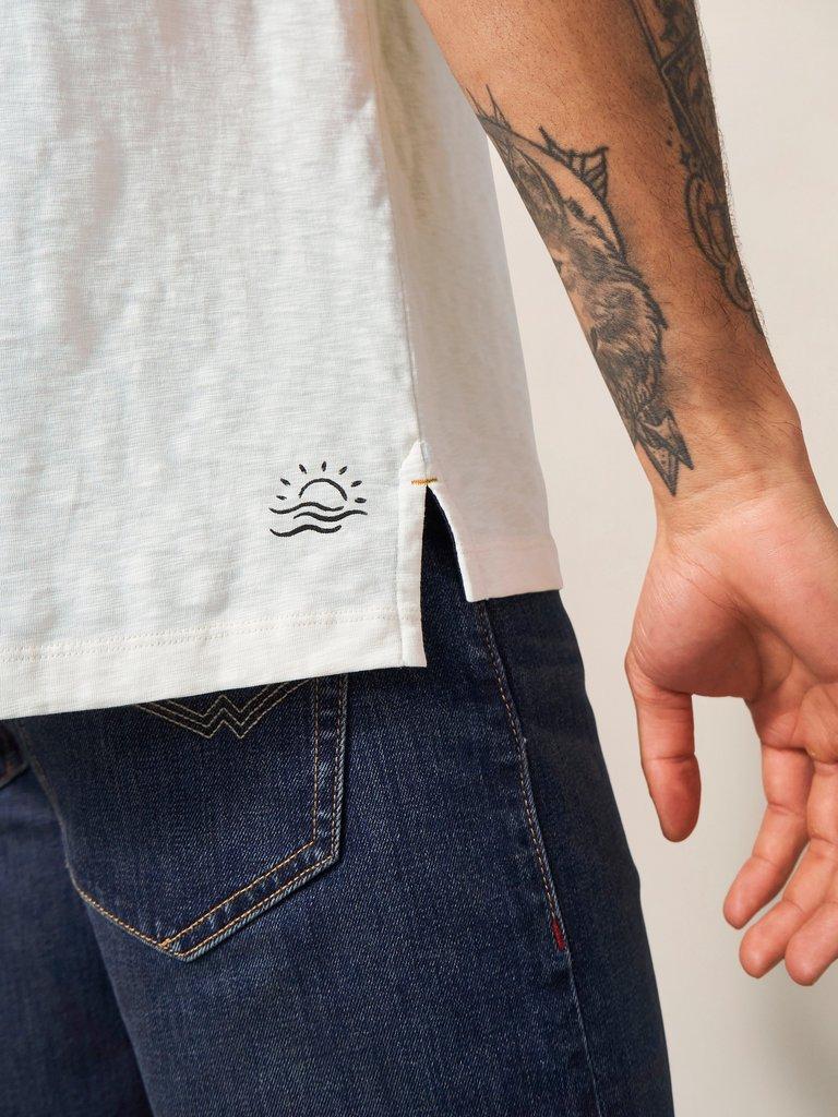 Fish Surfboard Graphic Tee in NAT WHITE - MODEL DETAIL