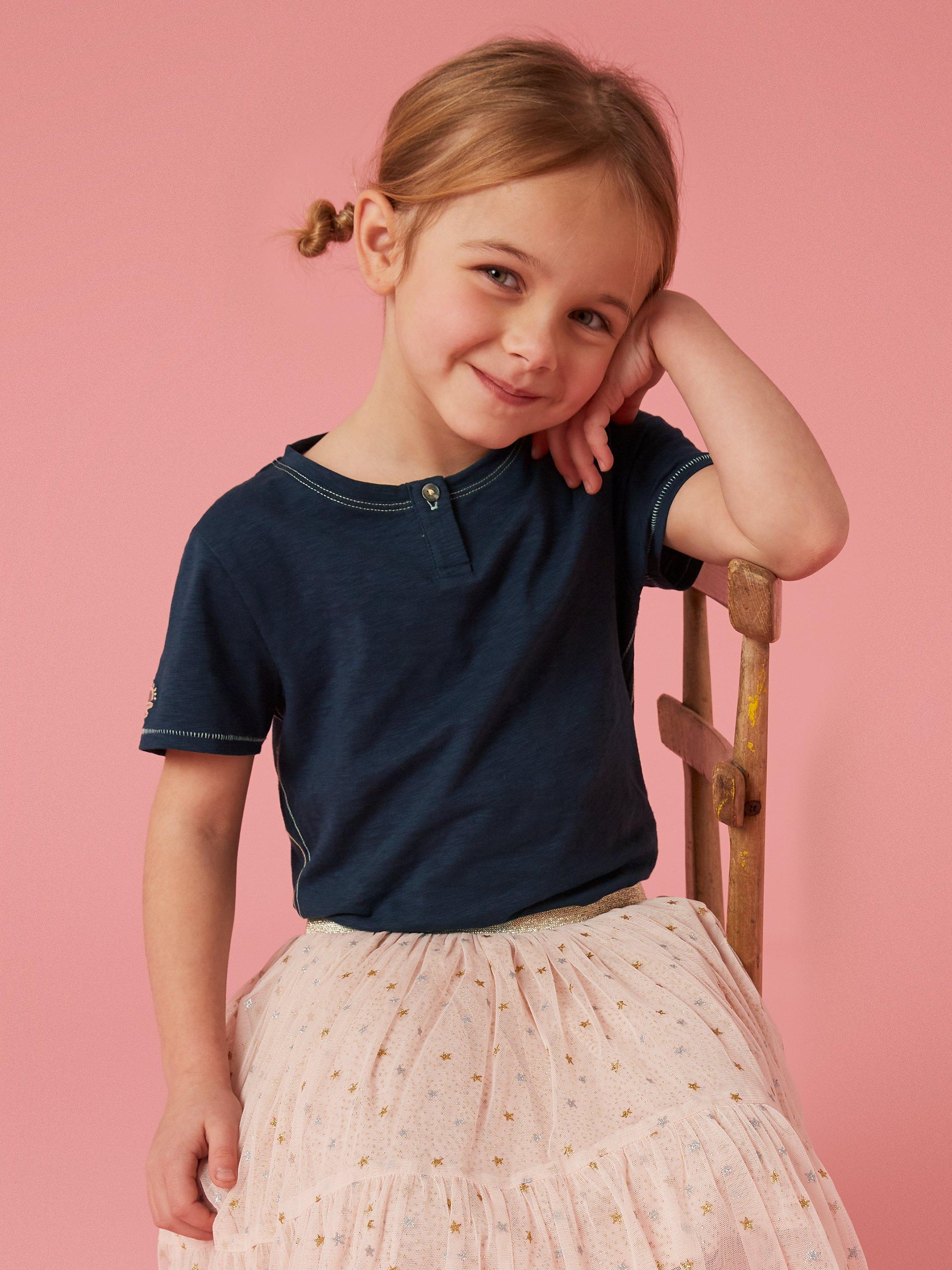 Casey Plain SS T Shirt in DARK NAVY - MODEL DETAIL