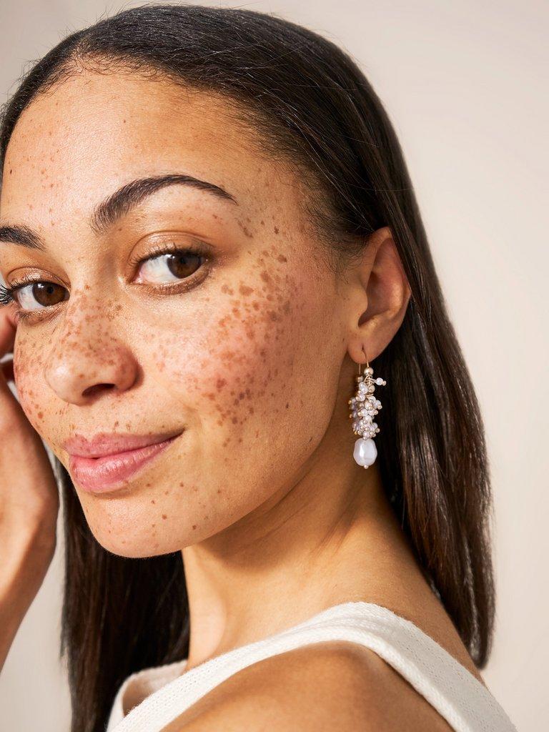 MULTI PEARL HOOP DROP EARRINGS in GLD TN MET - FLAT FRONT