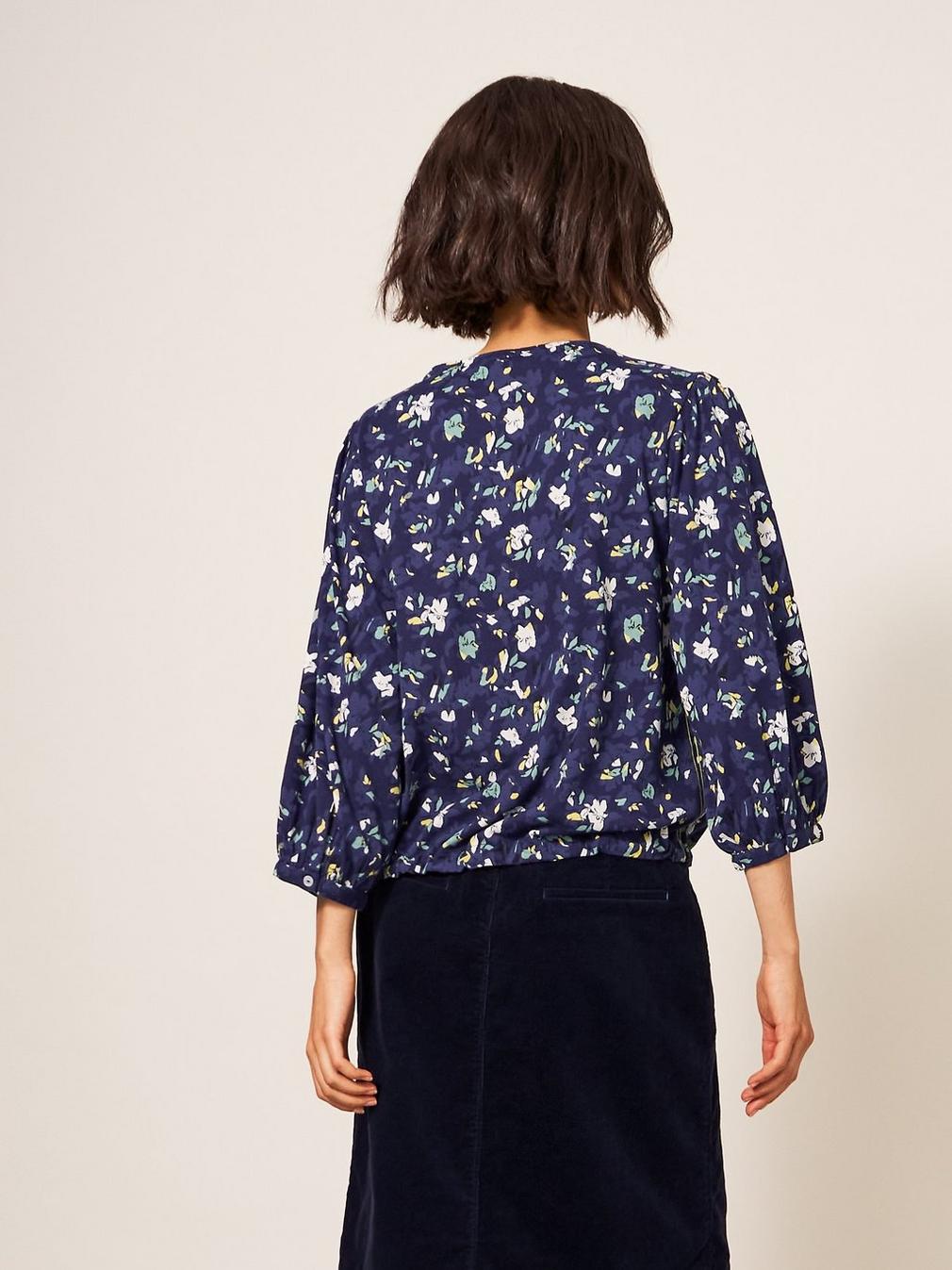 BENNIE TIE HEM SHIRT in NAVY PR - MODEL BACK