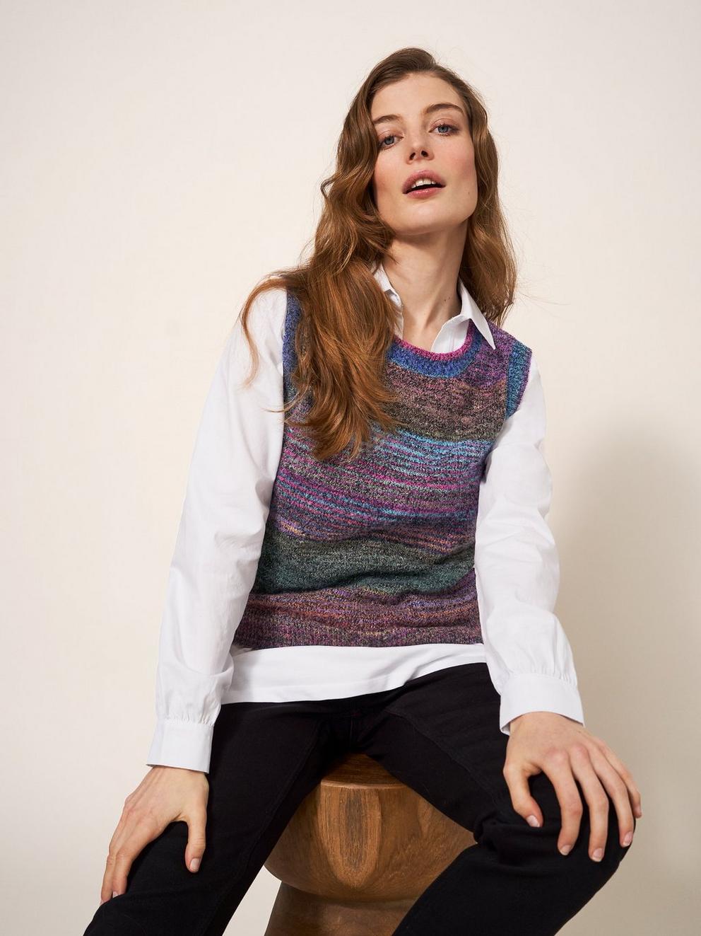 SAKURA TANK in GREEN MULTI | White Stuff