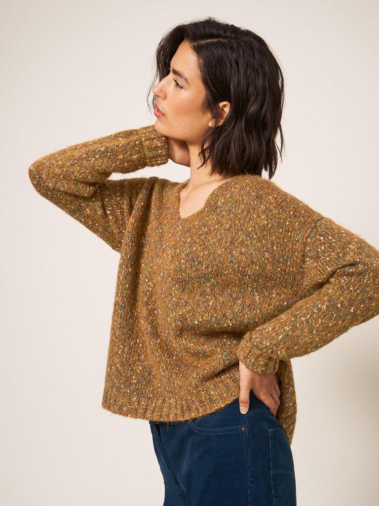 TEXTURE JUMPER in BROWN MLT - MODEL DETAIL