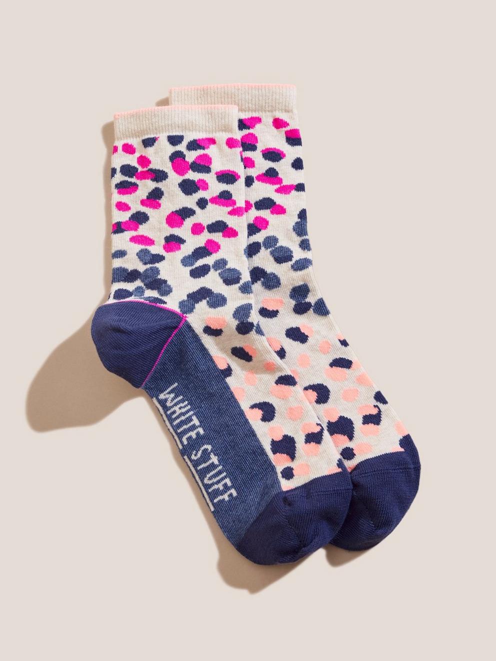 Abstract Fluro Ankle Socks in NAT MLT - MODEL FRONT