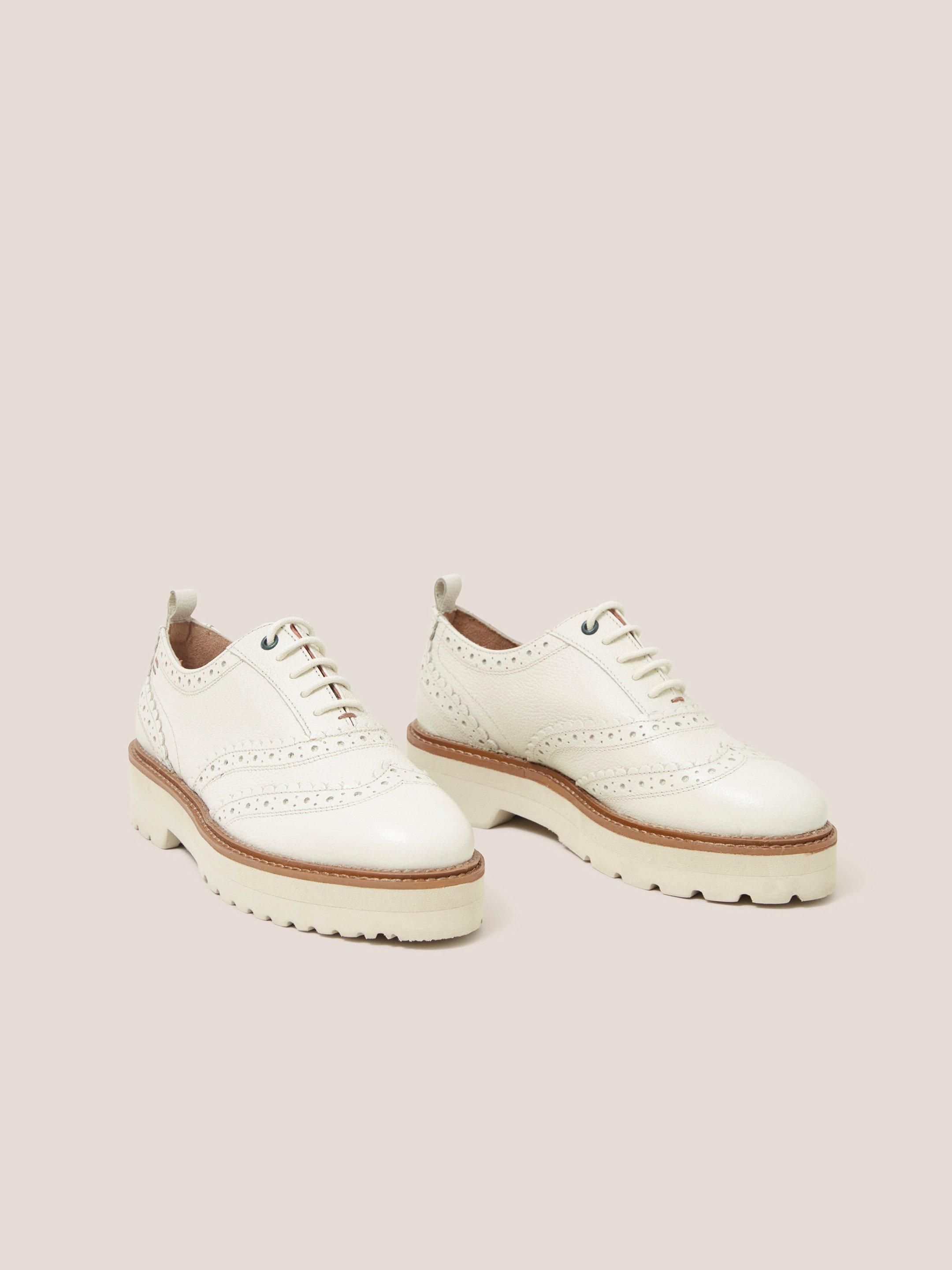 Chunky Leather Lace Up Brogue in LGT NAT - FLAT FRONT