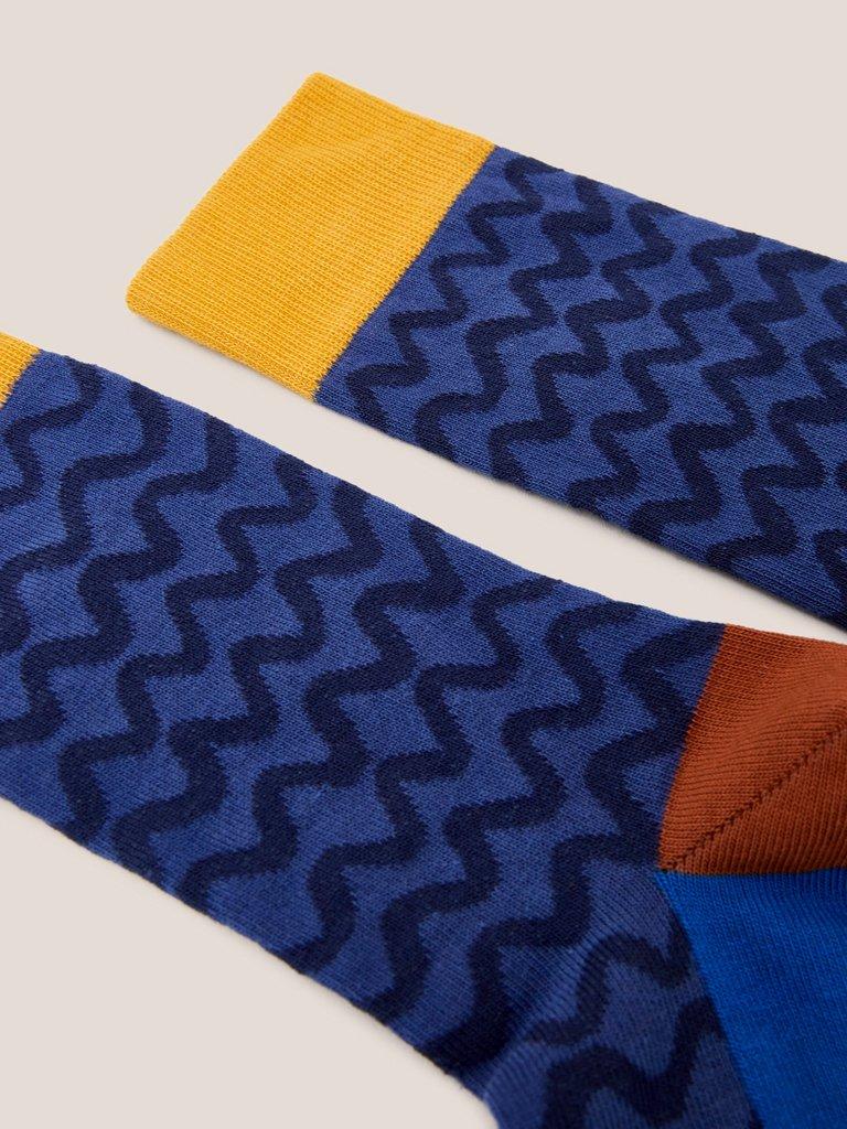 Squiggly Stripe Ankle Sock in NAVY MULTI - FLAT DETAIL