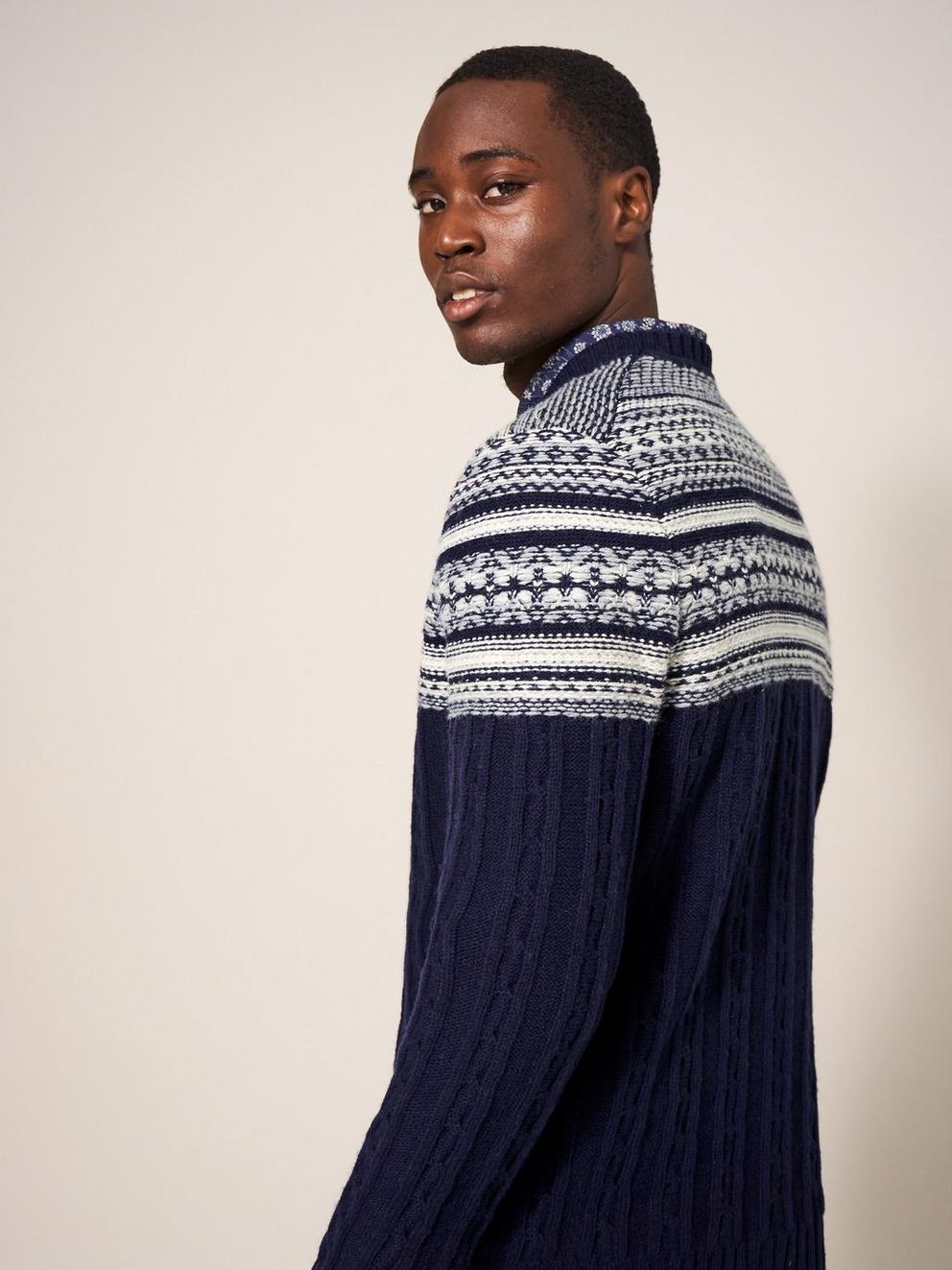 Cable Fairisle Crew in DARK NAVY - MODEL DETAIL